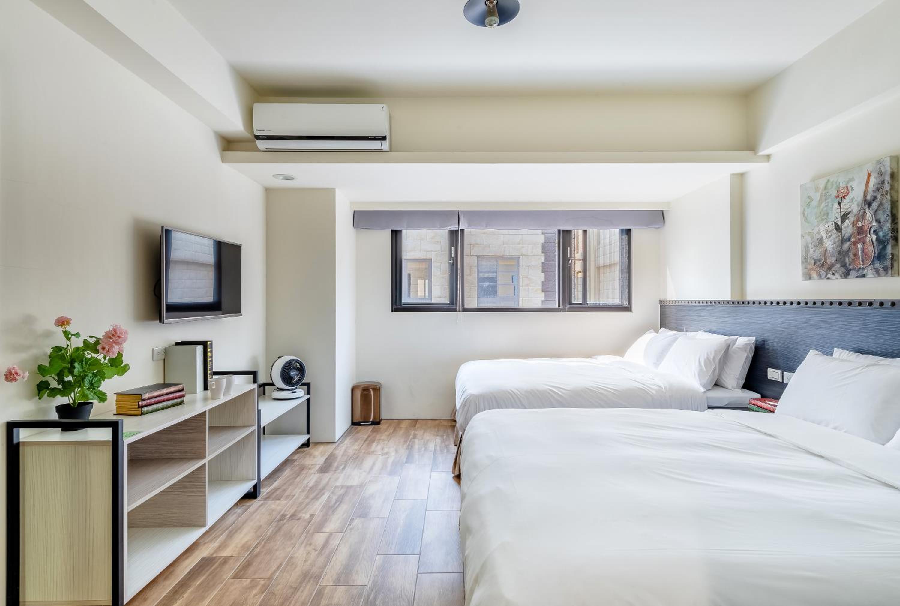 Superior Quadruple Room with bathtub photo 2