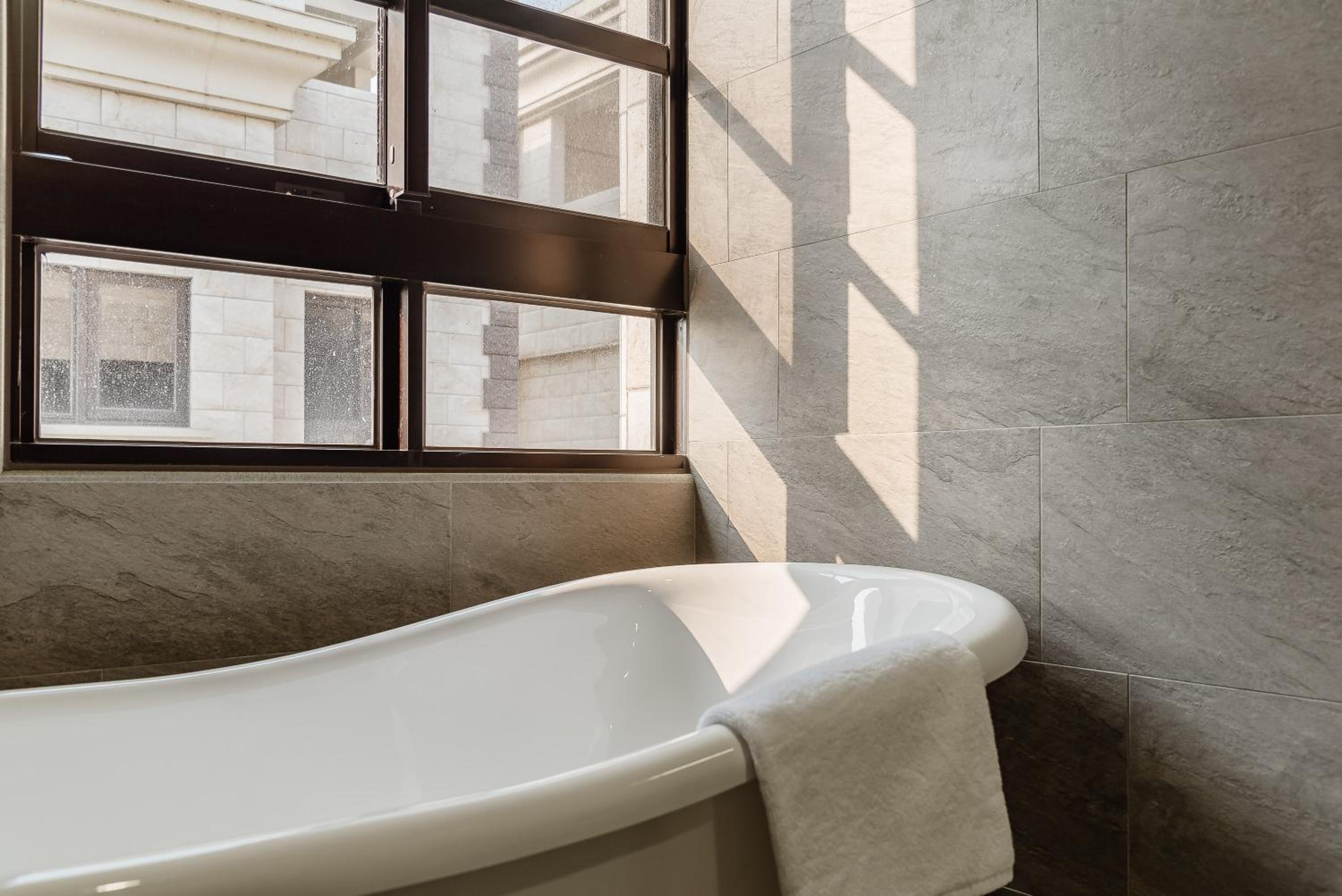 Superior Quadruple Room with bathtub