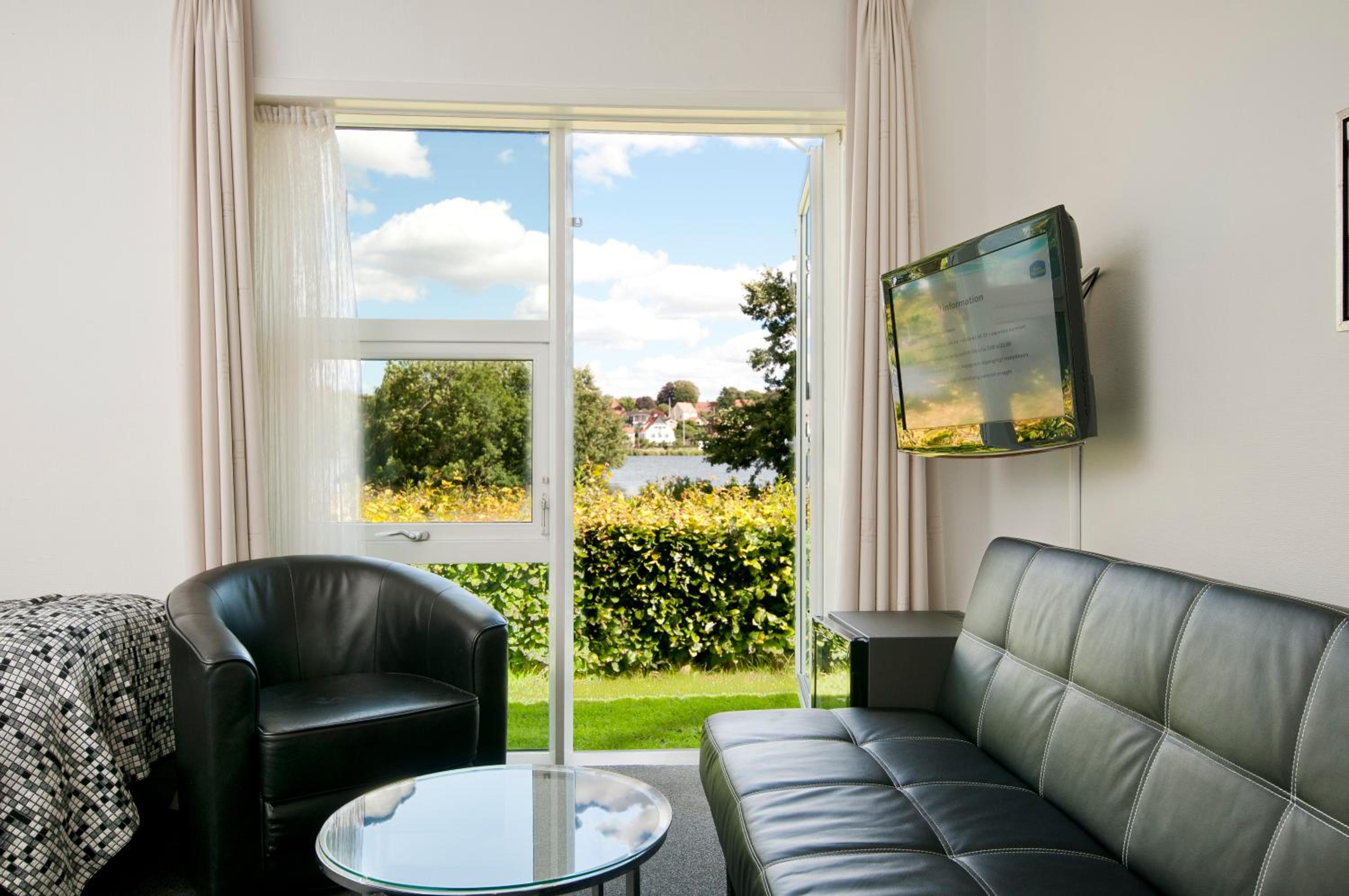Double Room with Lake View - Photo 1