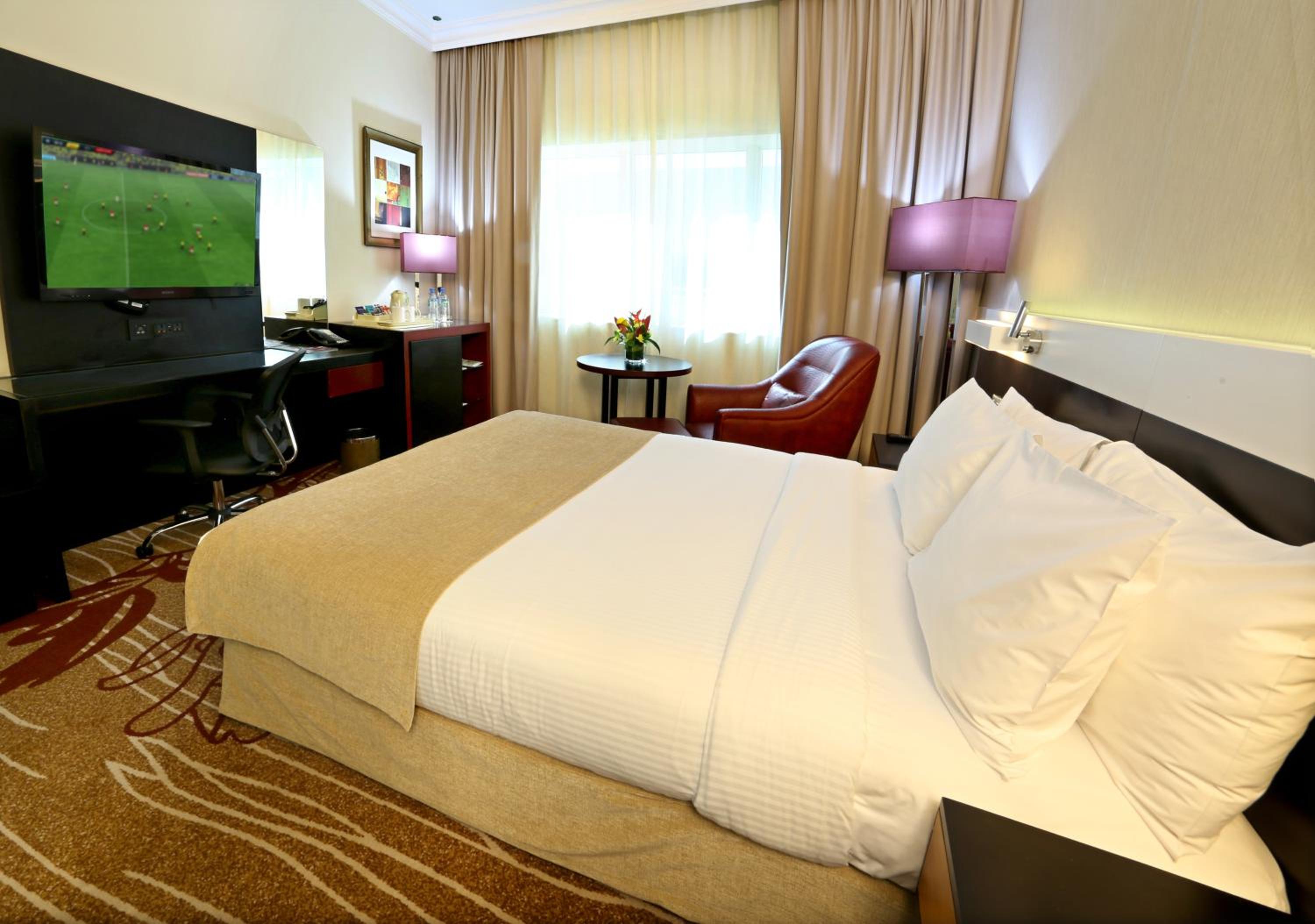 Executive Queen Room with 20% off F&B photo 1