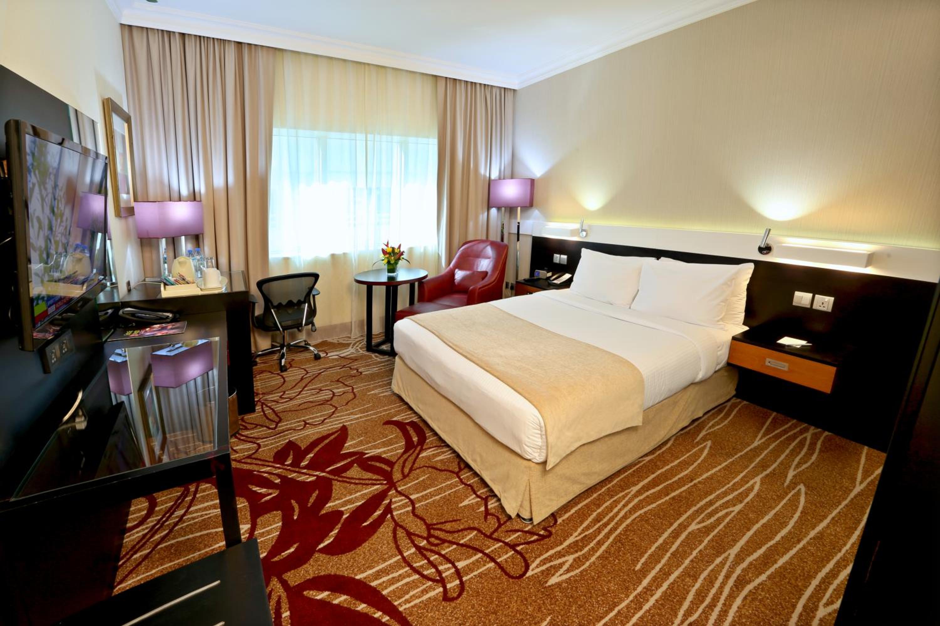 Executive Queen Room with 20% off F&B photo 2