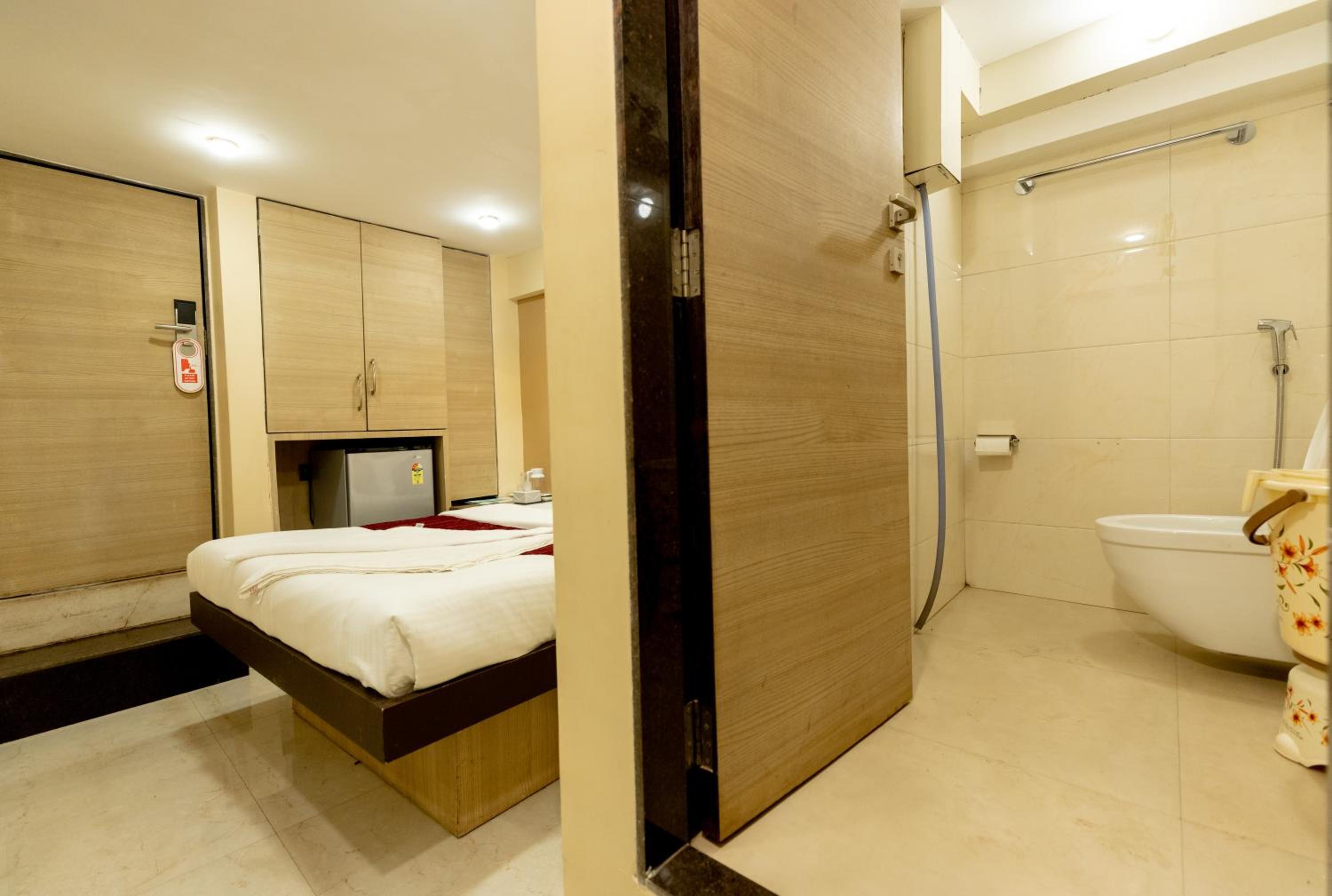 Standard Double Room - Photo 2