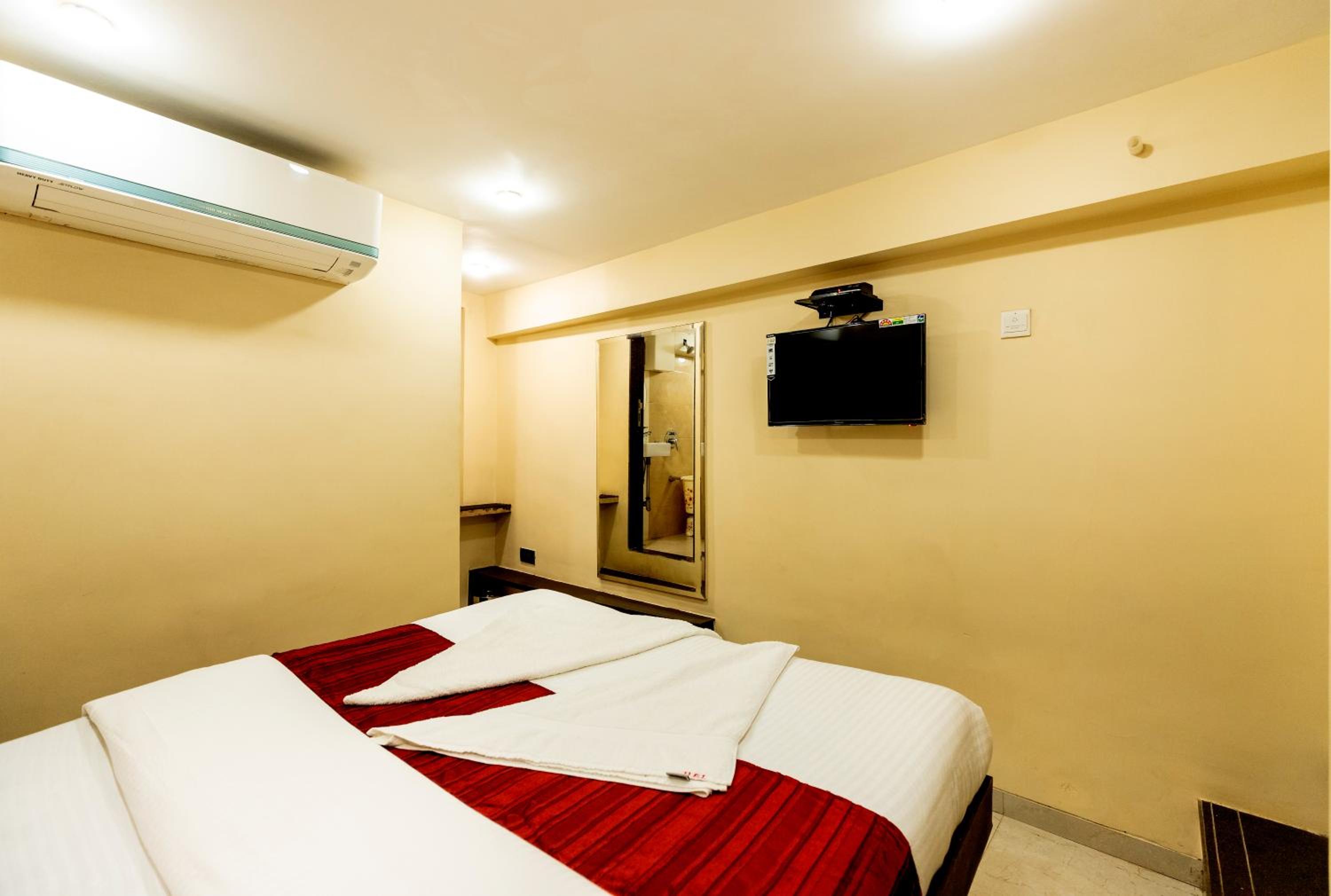 Standard Double Room - Photo 9