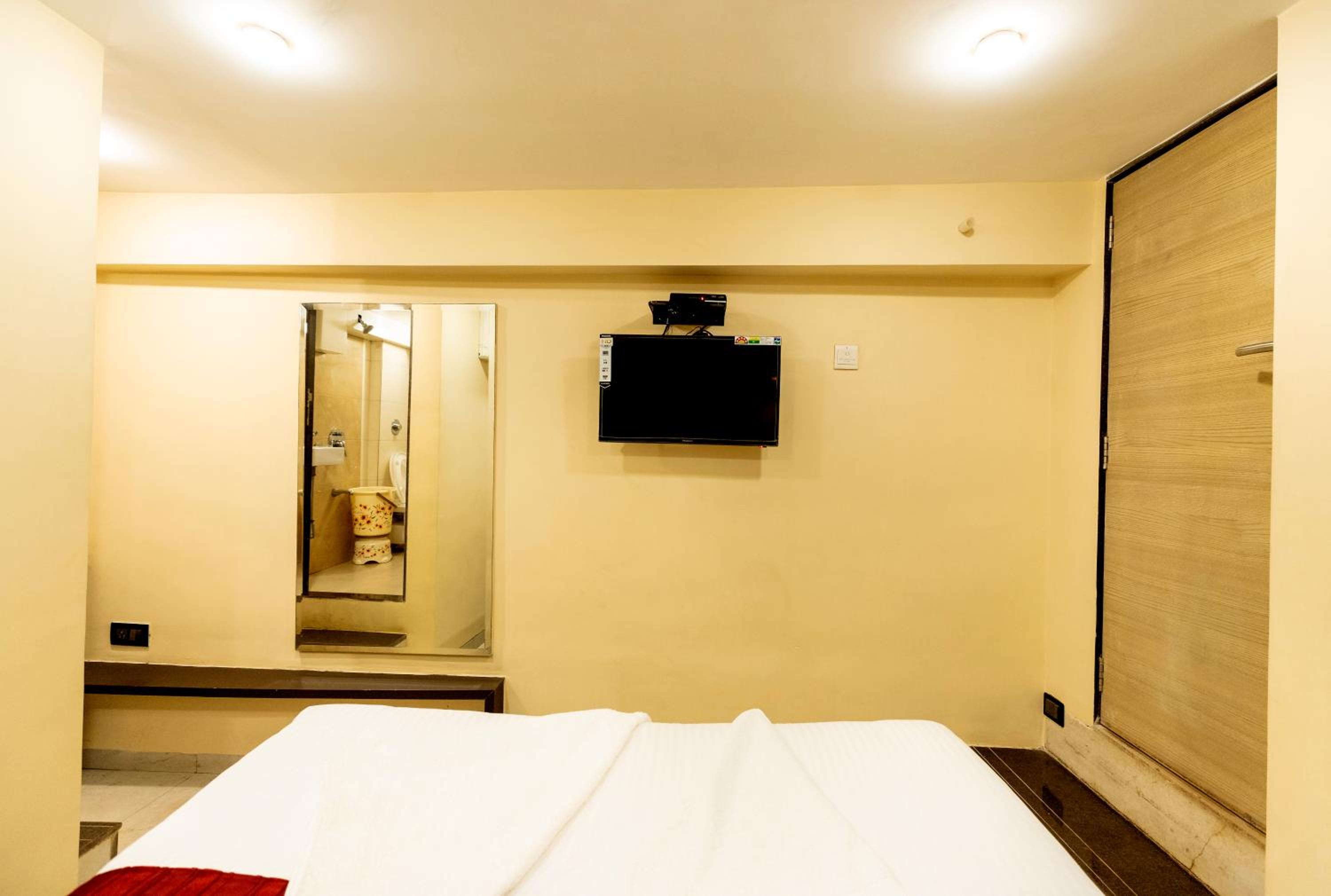 Standard Double Room - Photo 11