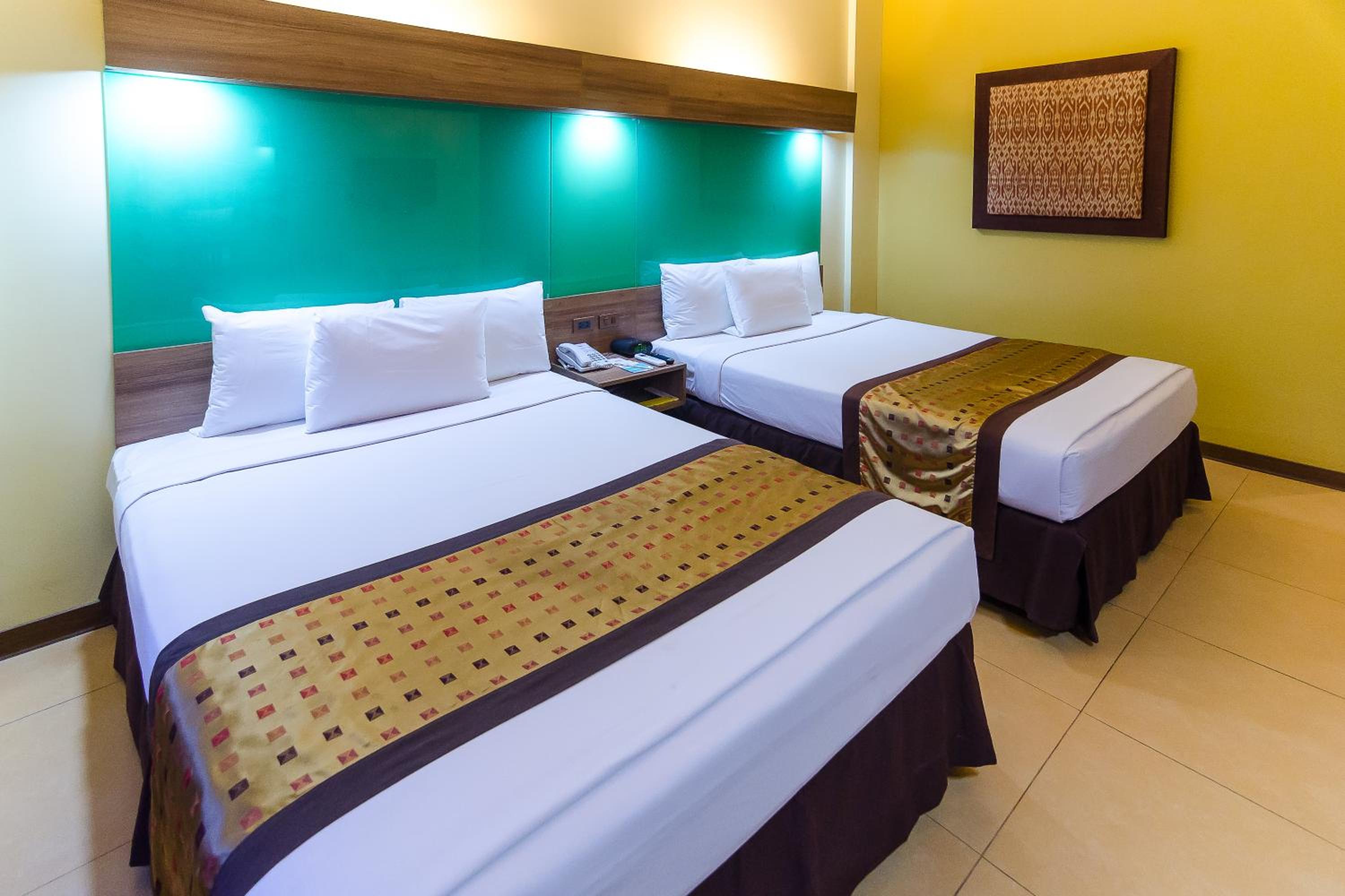 2 Queen Beds Room photo 2