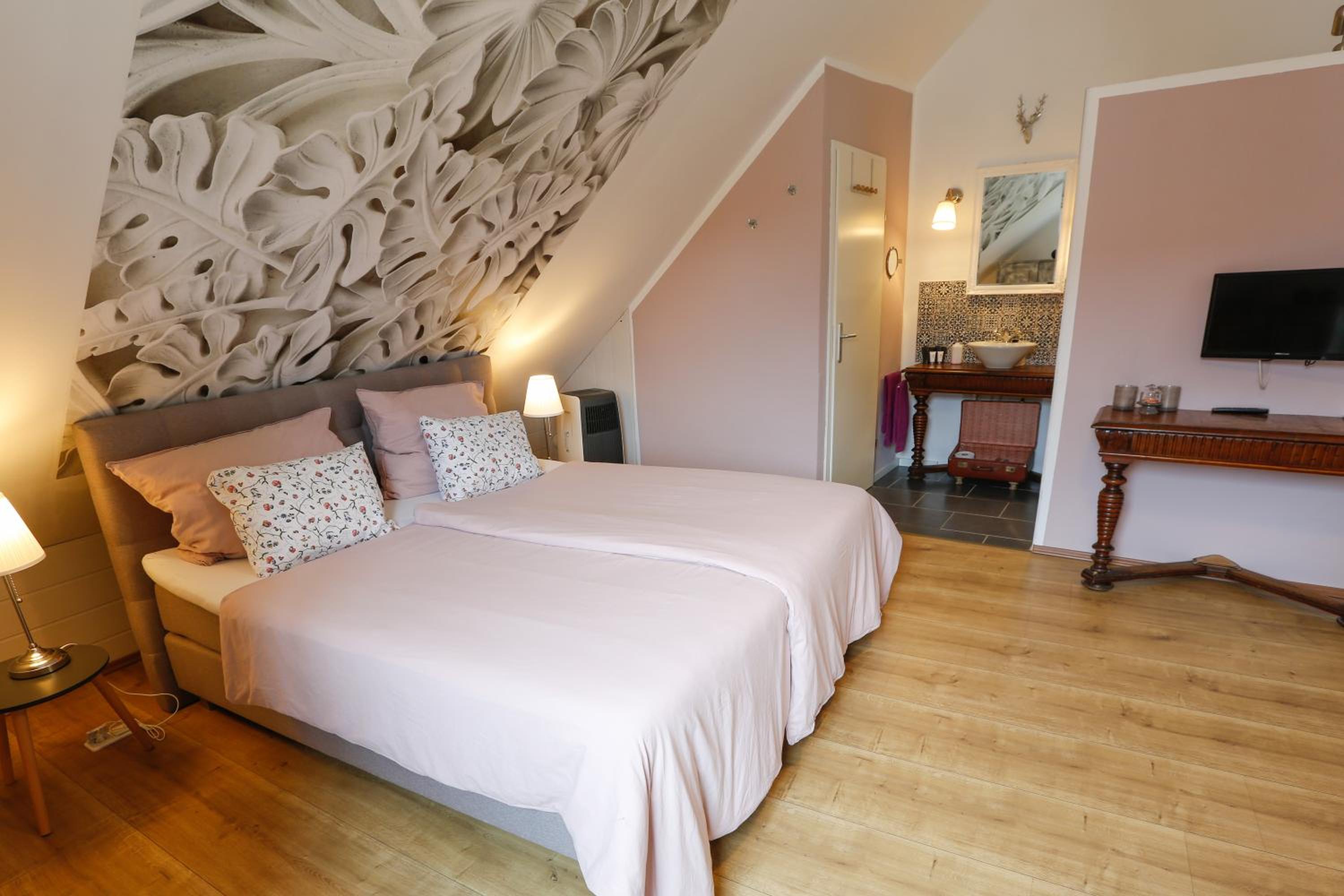 Deluxe Double Room with Extra Bed photo 1