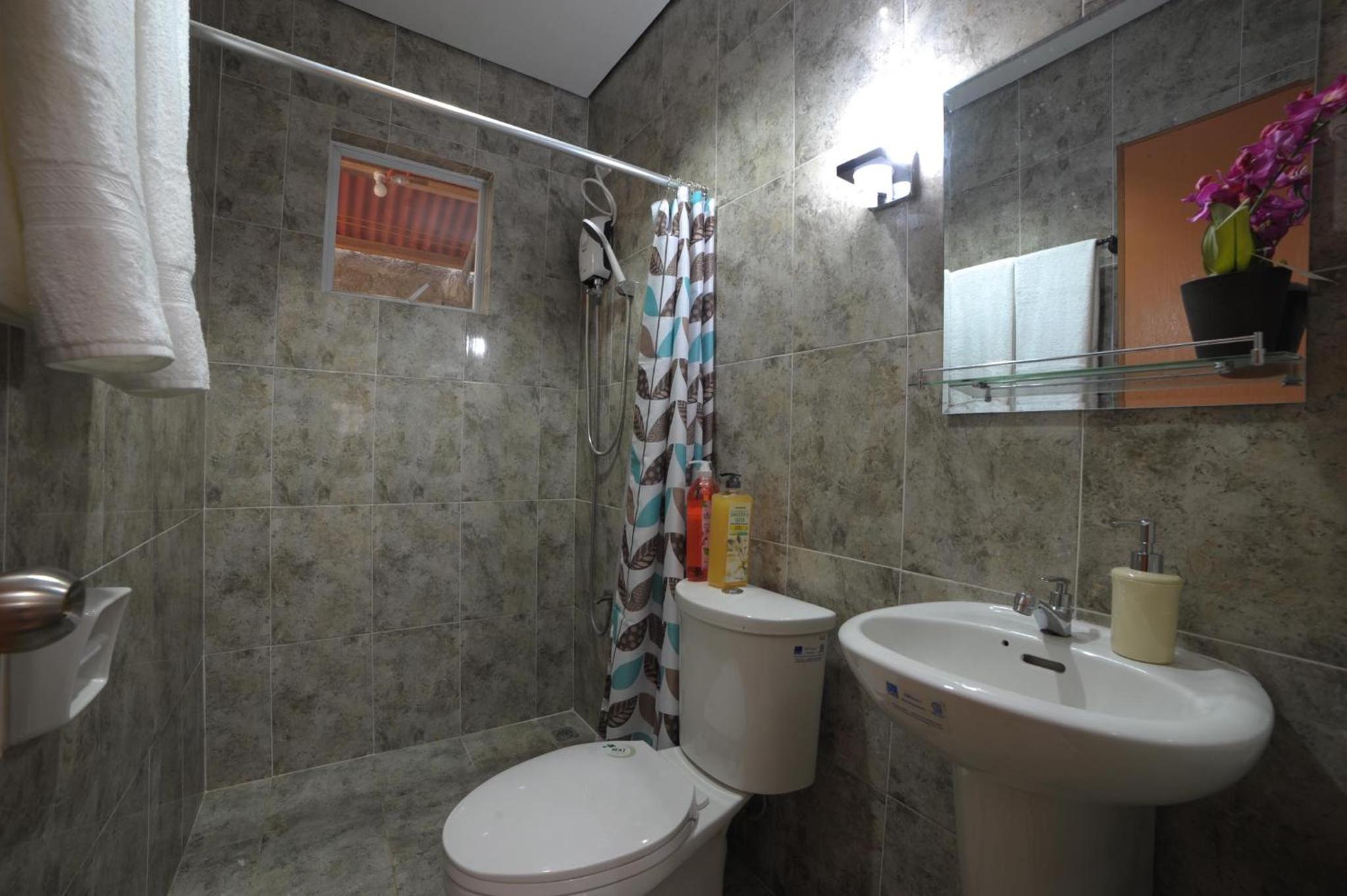 Double Room with Shared Bathroom photo 2