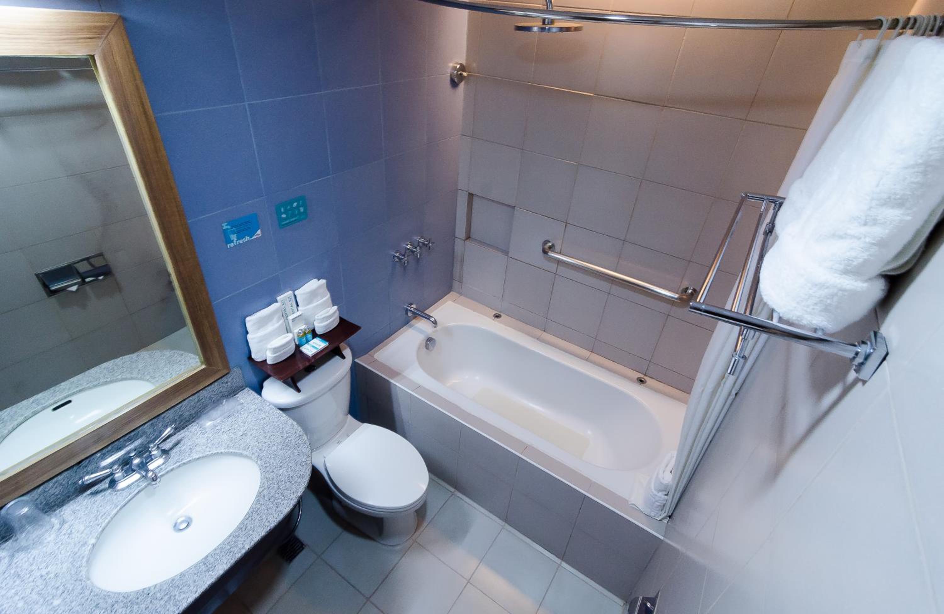 1 Queen Bed Suite photo 3