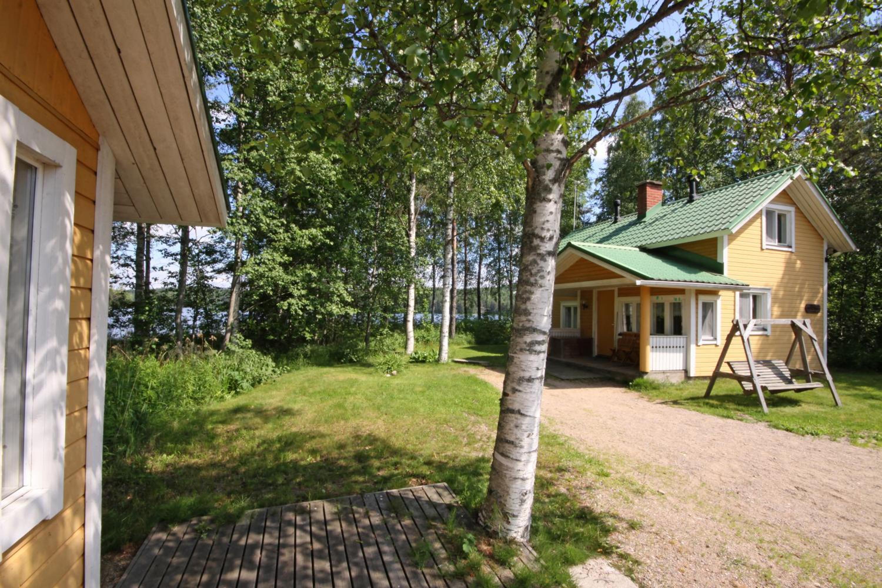 One-Bedroom Cottage with Lake View  - Photo 2