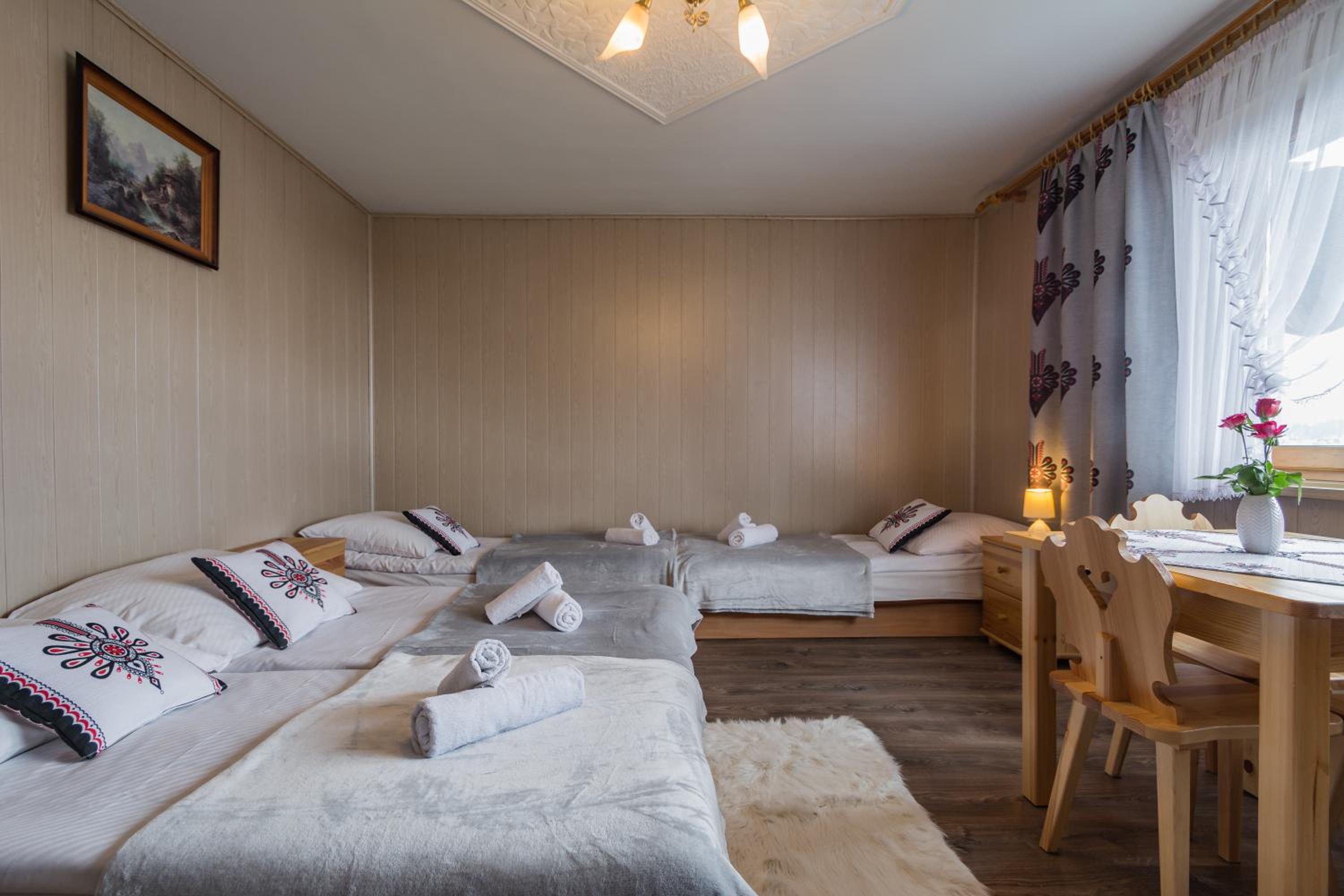 Quadruple Room with Private External Bathroom photo 3