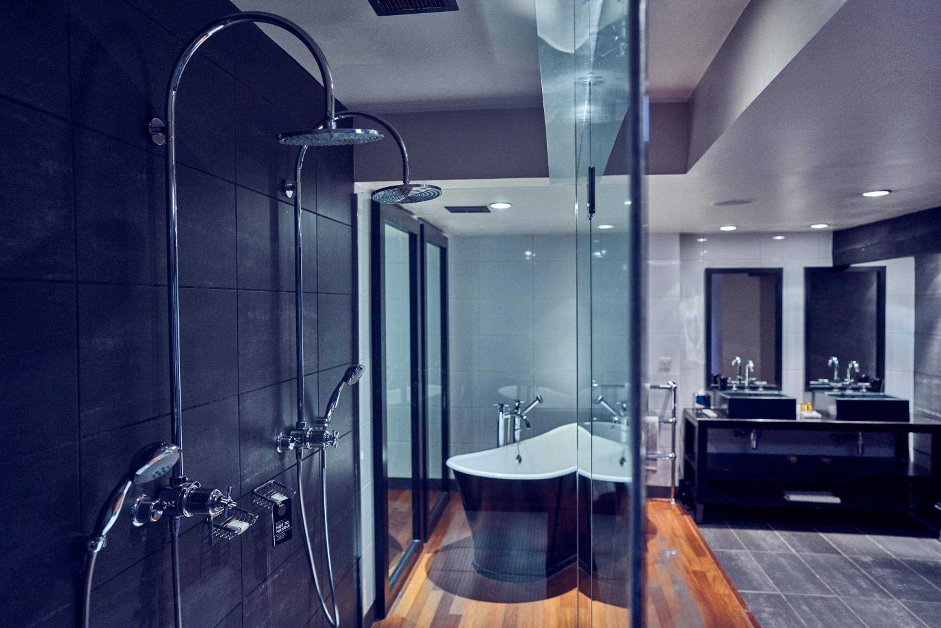 Superior King Suite - Photo 4