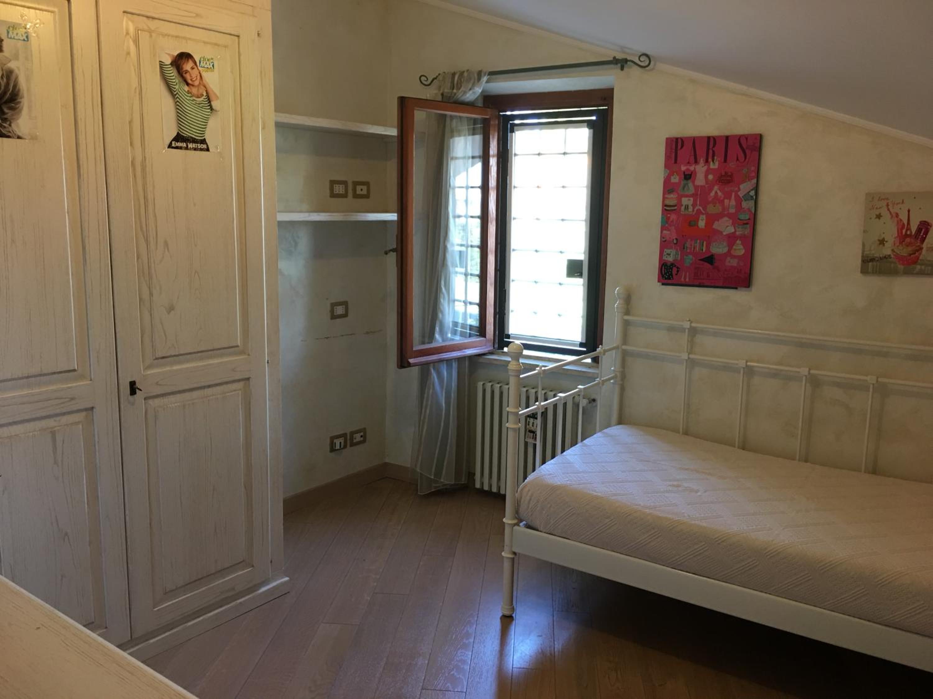 Three-Bedroom House photo 2