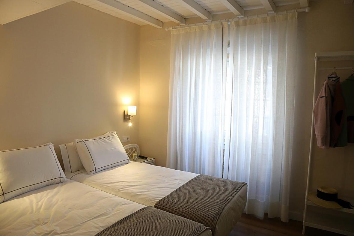 Economy Twin Room photo 2