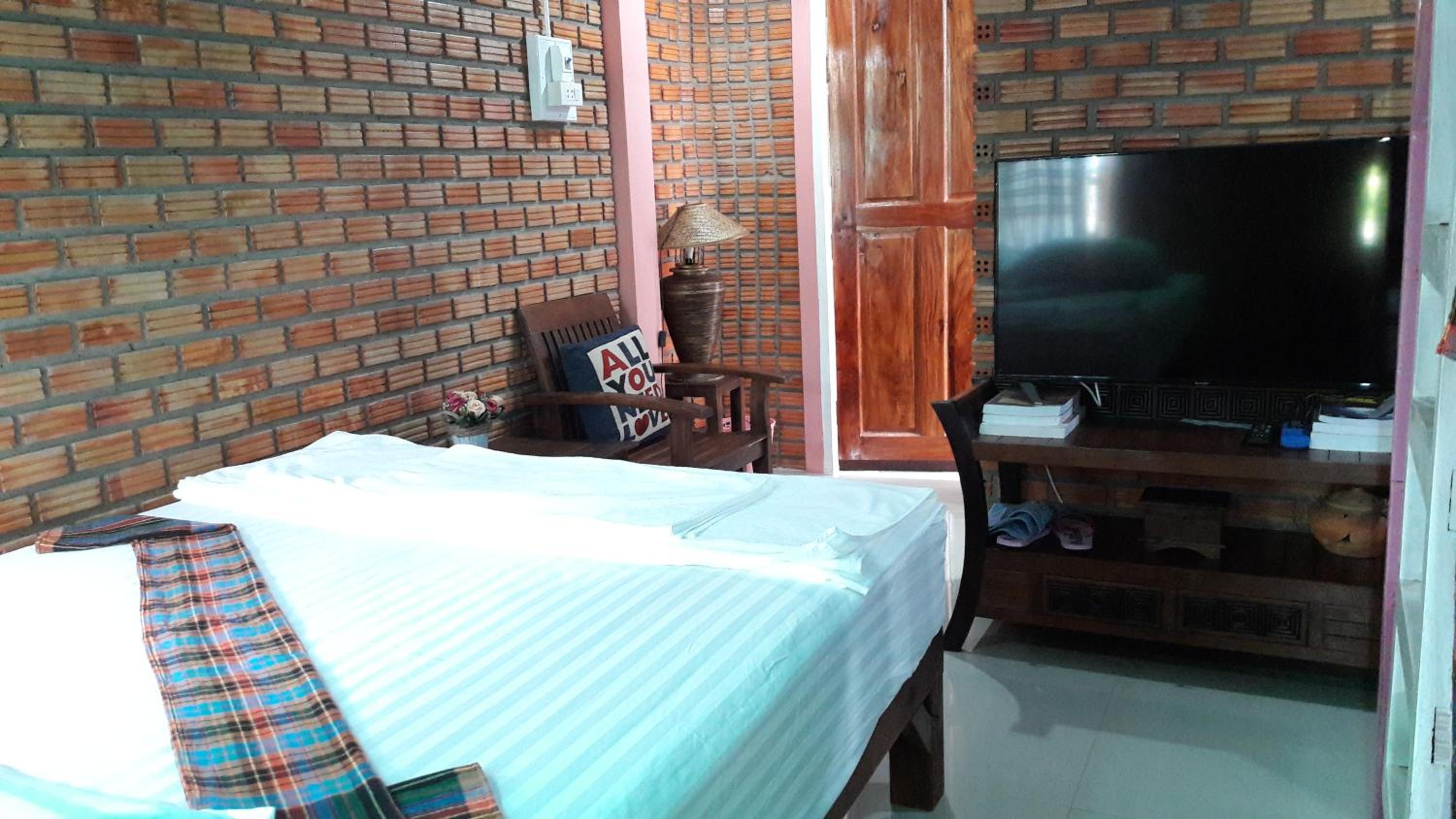 Family Room with Private Bathroom photo 1