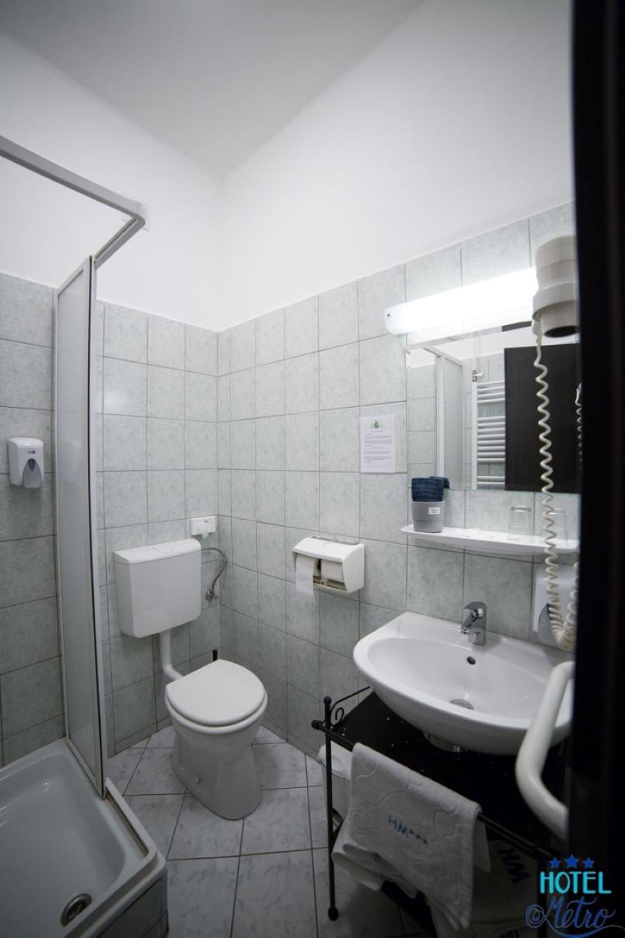 Double or Twin Room - Photo 10