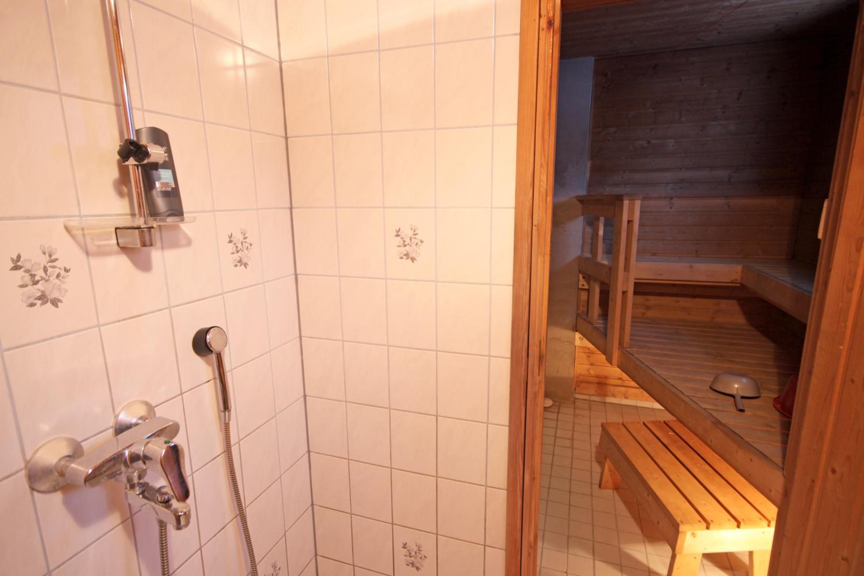 One-Bedroom Cottage with Lake View  - Photo 10
