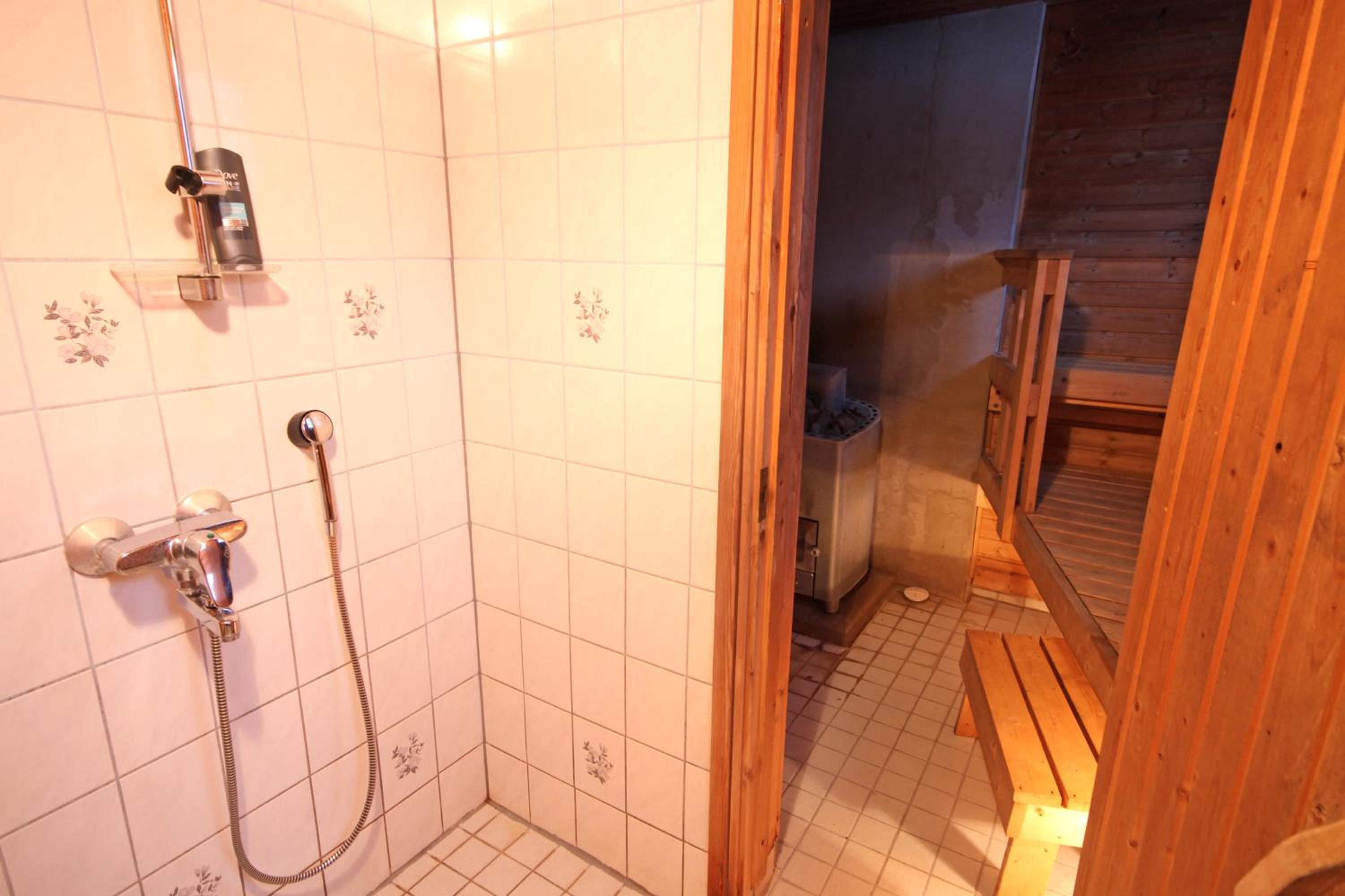 One-Bedroom Cottage with Lake View  - Photo 6