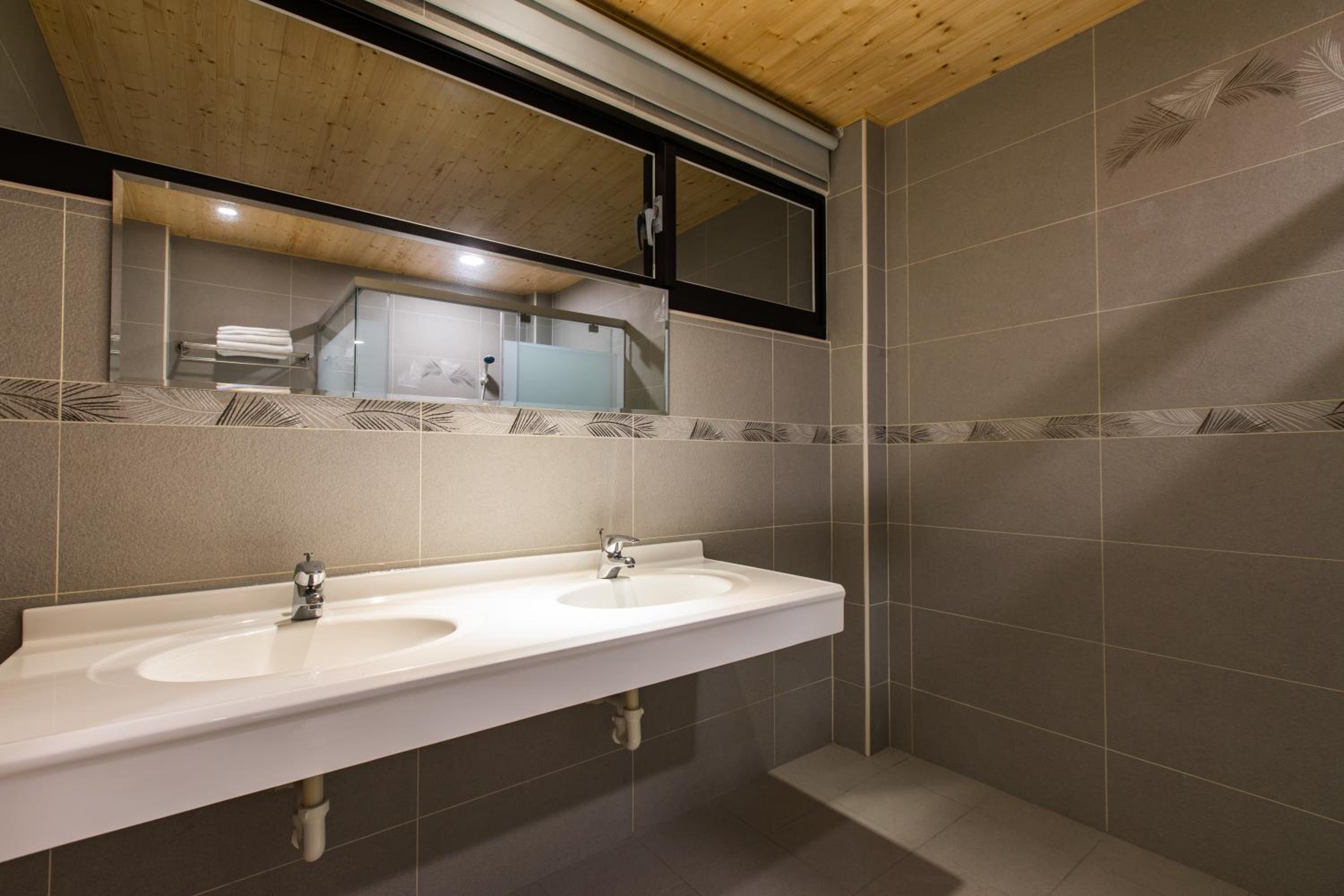 Deluxe Double Room with Balcony photo 3