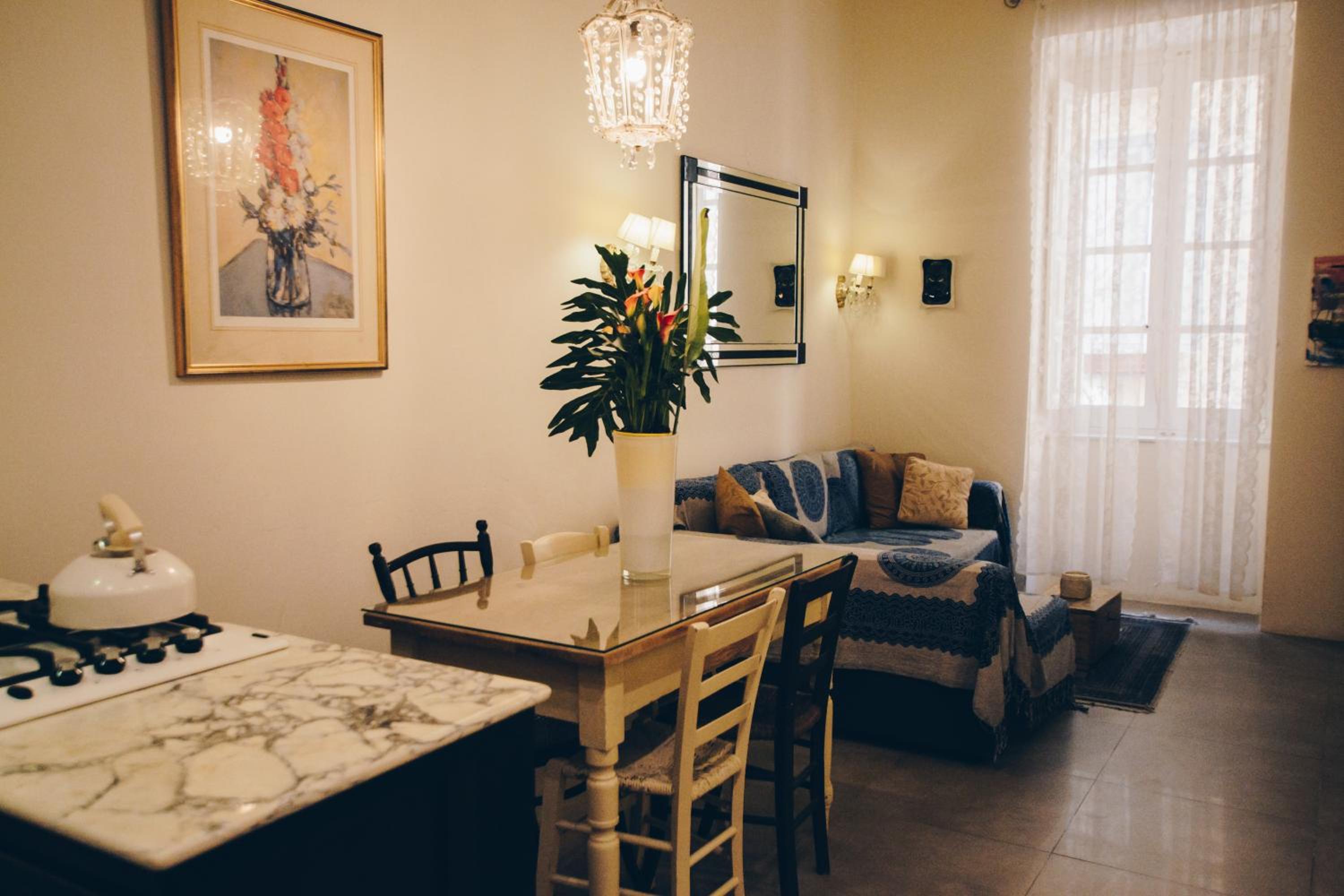 Superior One-Bedroom Apartment - Photo 4