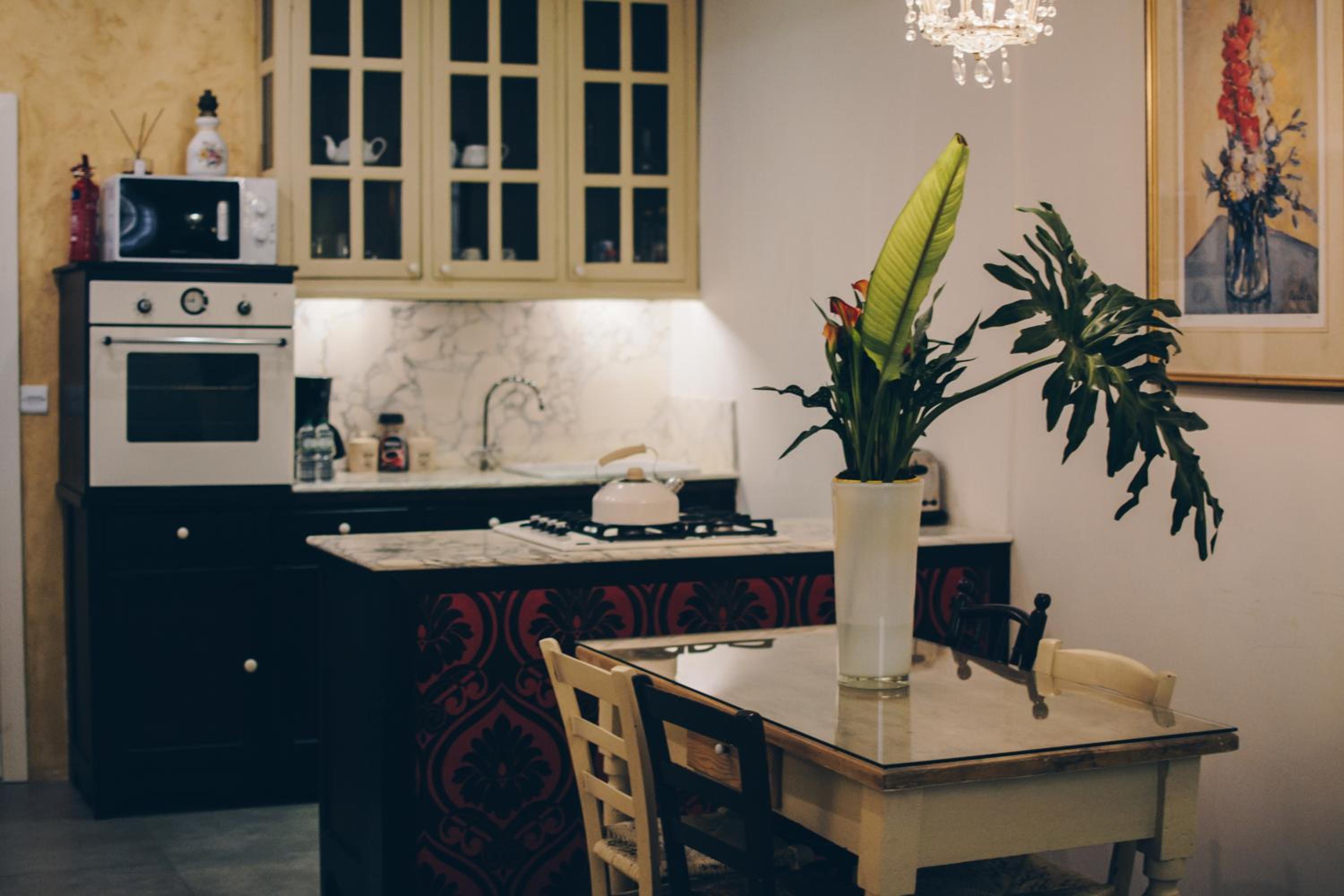 Superior One-Bedroom Apartment - Photo 7