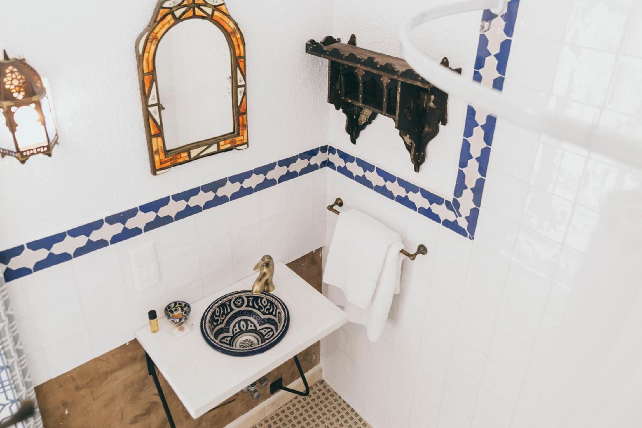 Basic Single Room with Private Bathroom photo 2