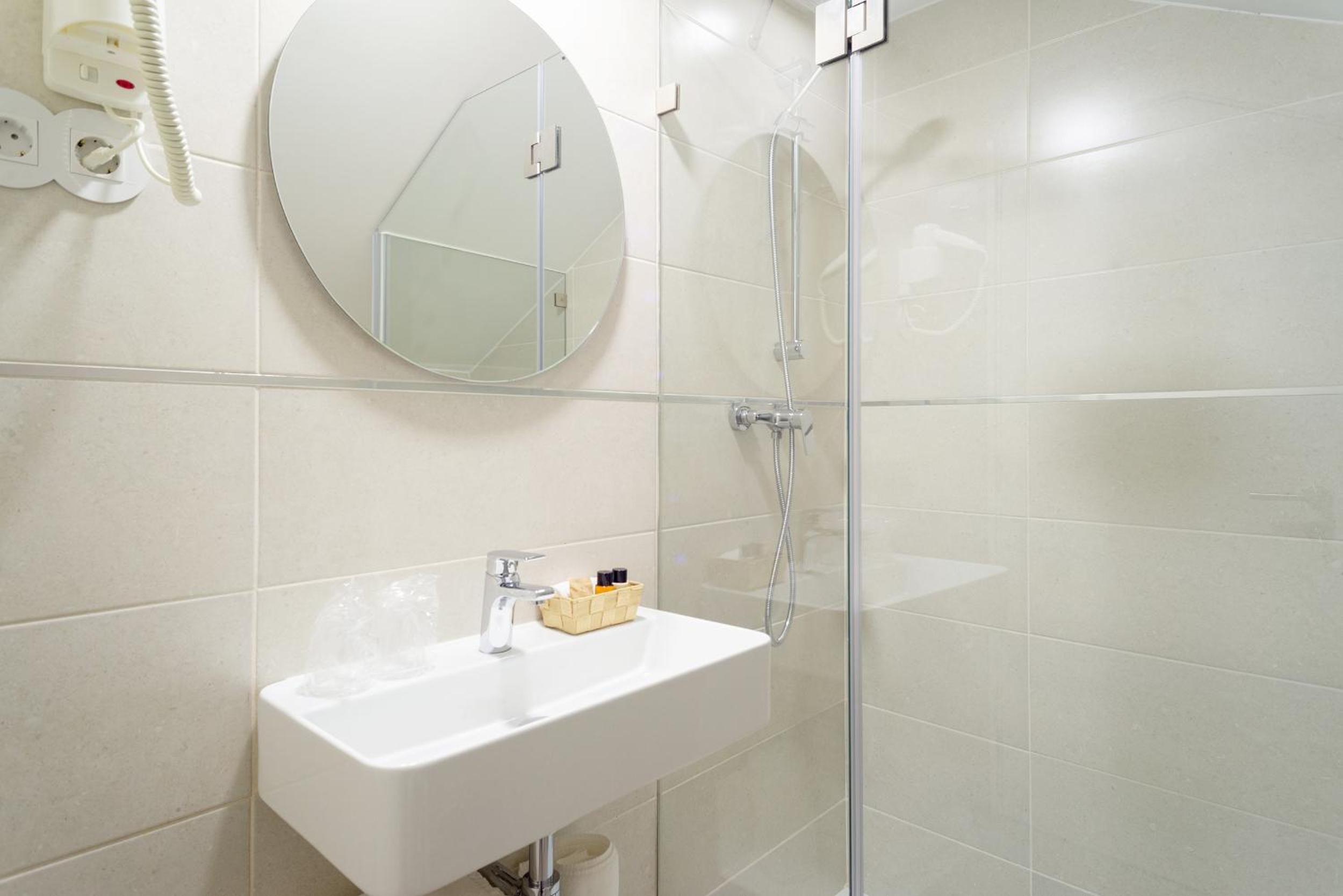 Double Room - Photo 4