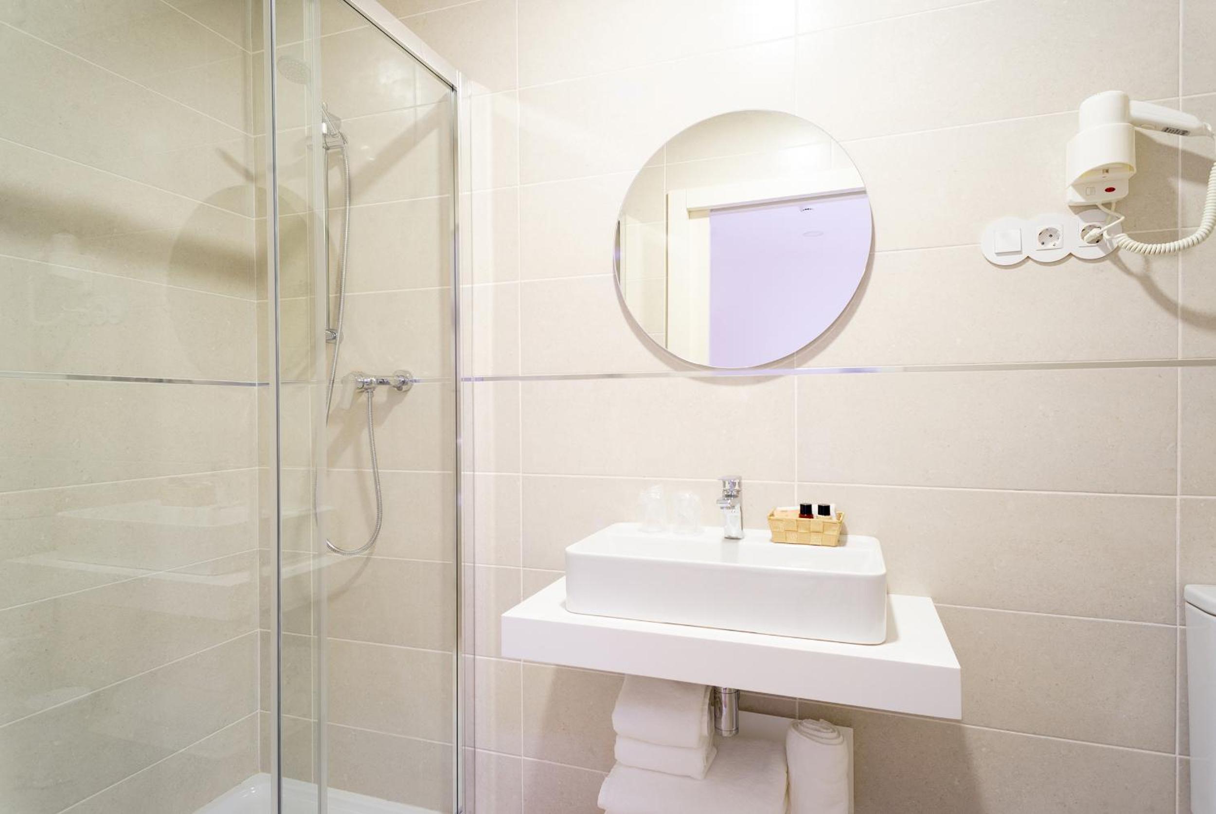 Double Room - Photo 9