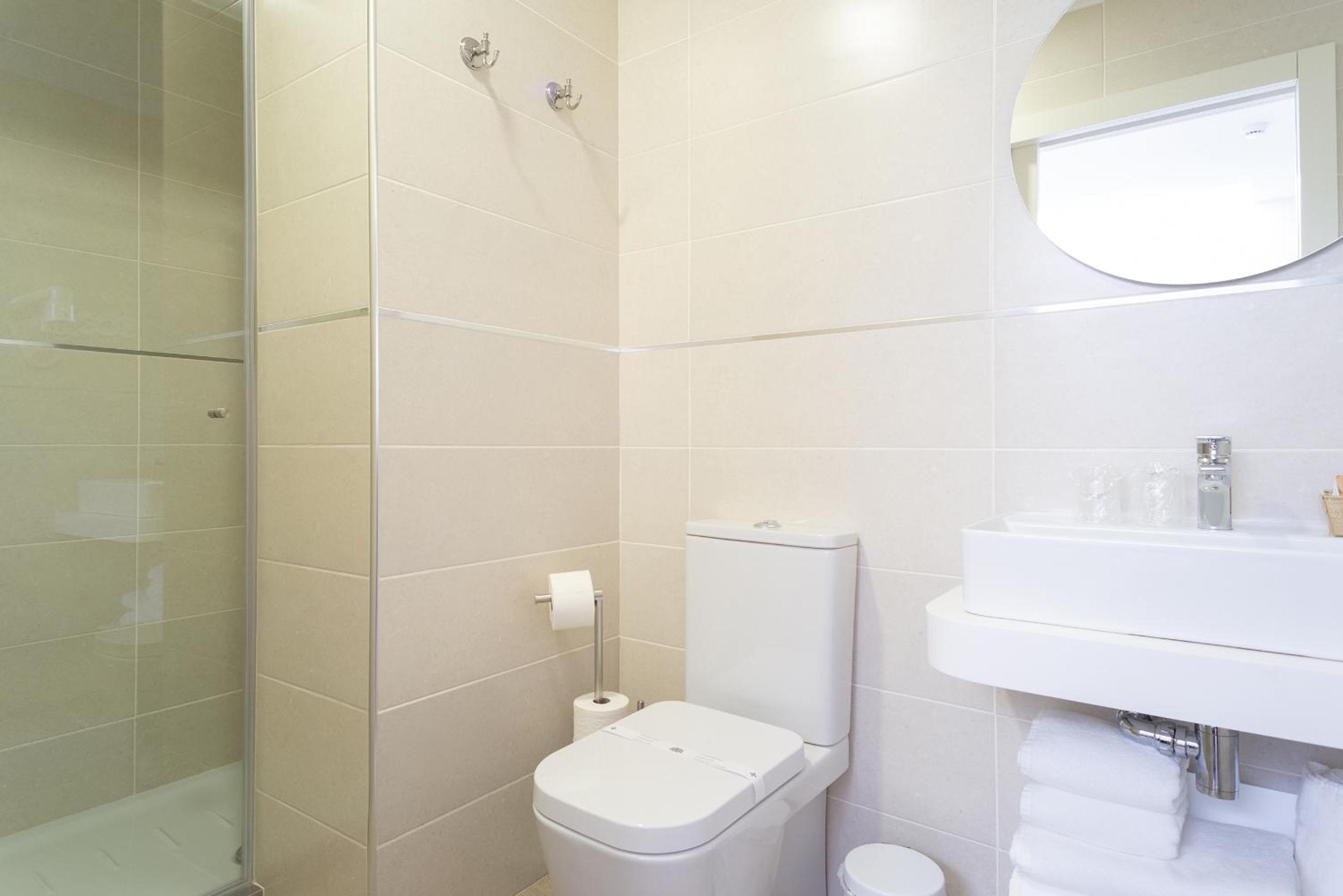 Economy Double Room without Window - Photo 4