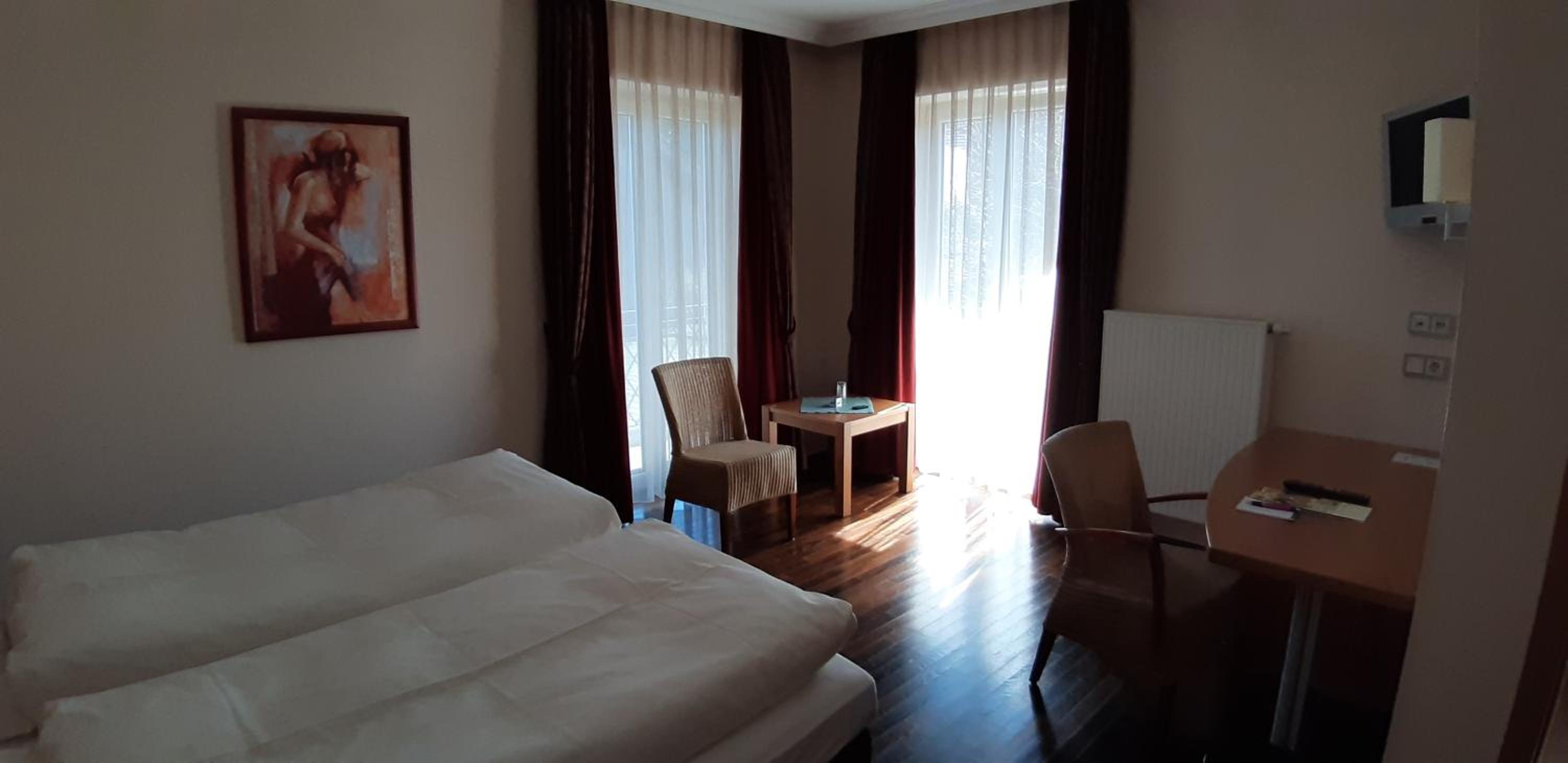 Standard Double or Twin Room - Photo 3