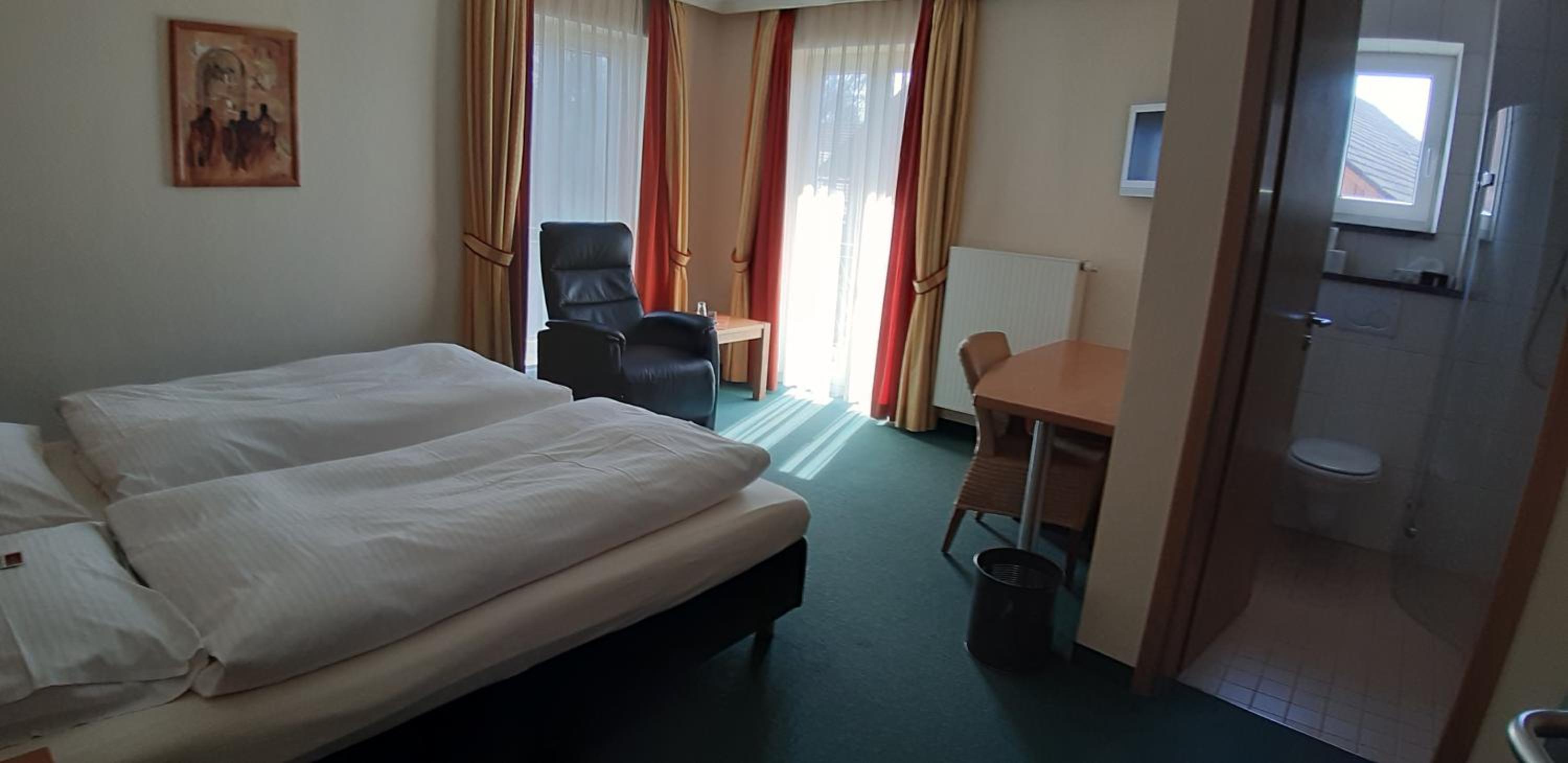 Standard Double or Twin Room - Photo 2