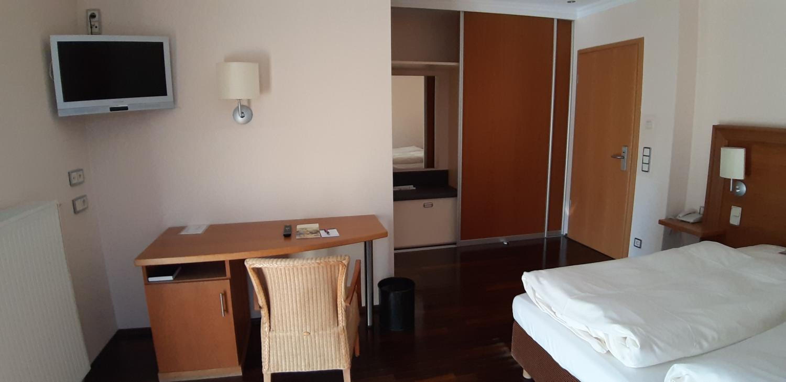 Standard Double or Twin Room - Photo 1