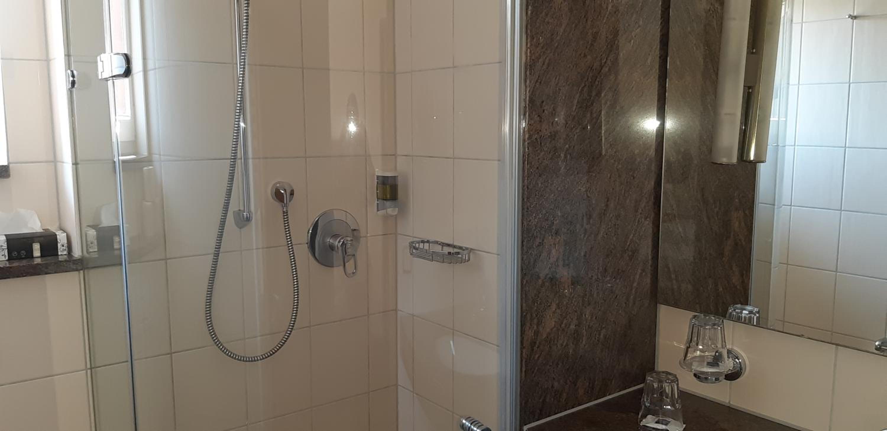 Standard Double or Twin Room - Photo 4