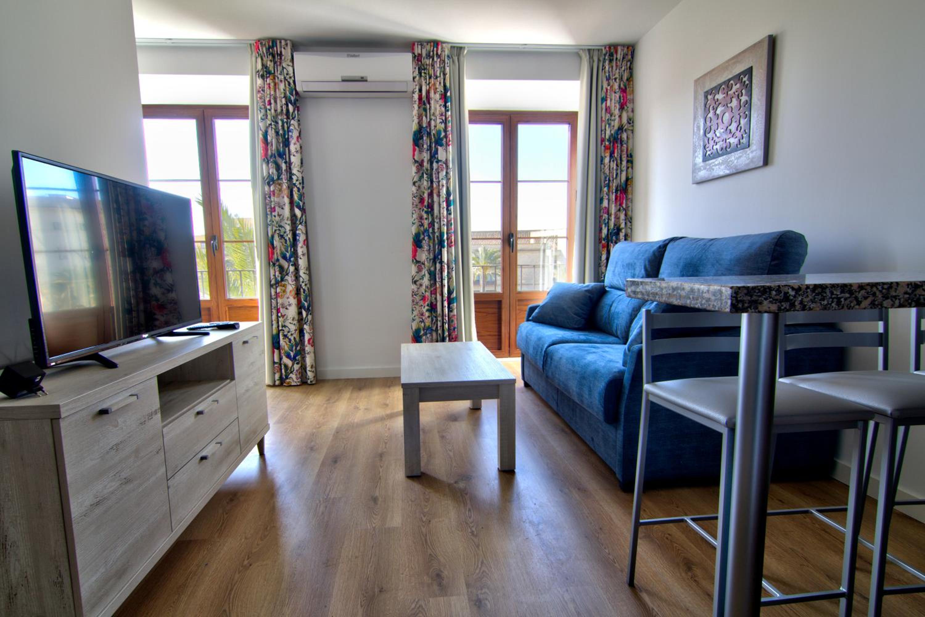 One-Bedroom Apartment - Photo 2