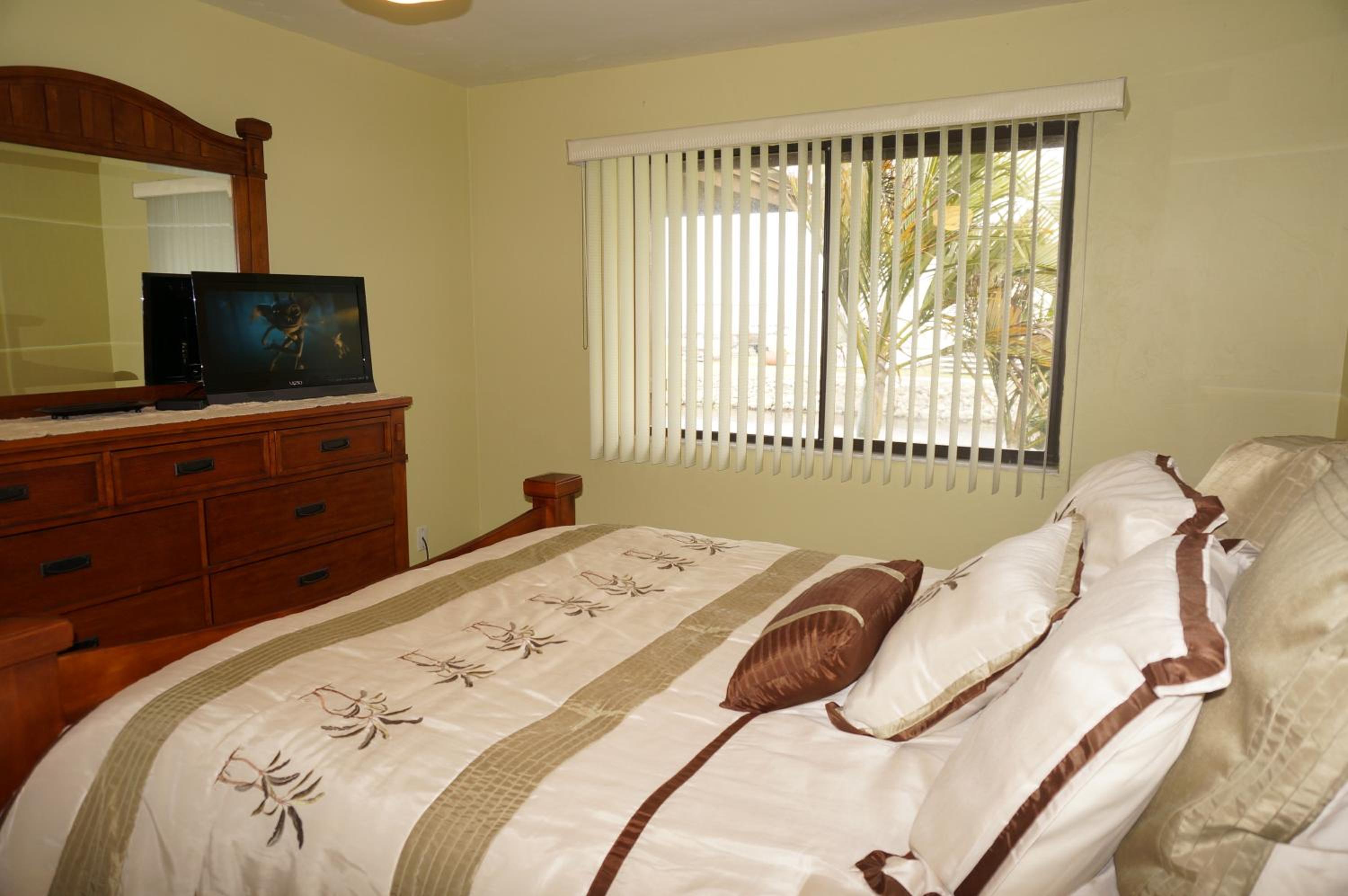 Two-Bedroom Apartment photo 2