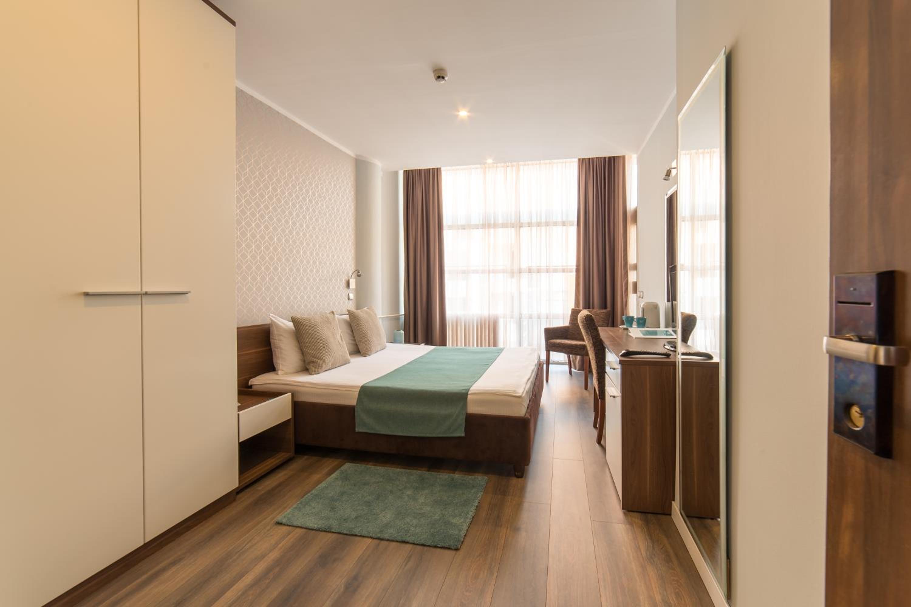 Standard Double Room - Photo 2