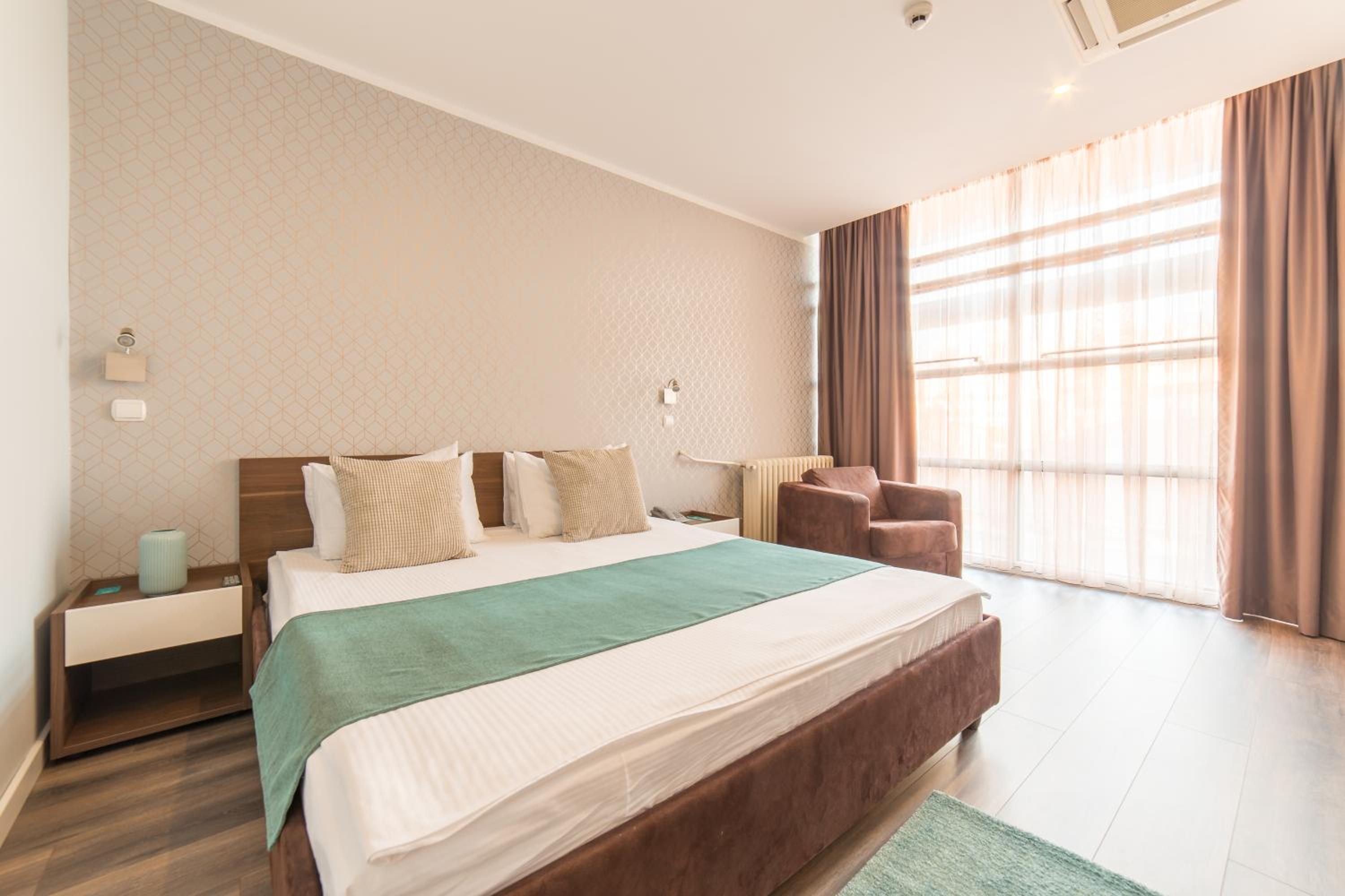 Standard Double Room - Photo 3
