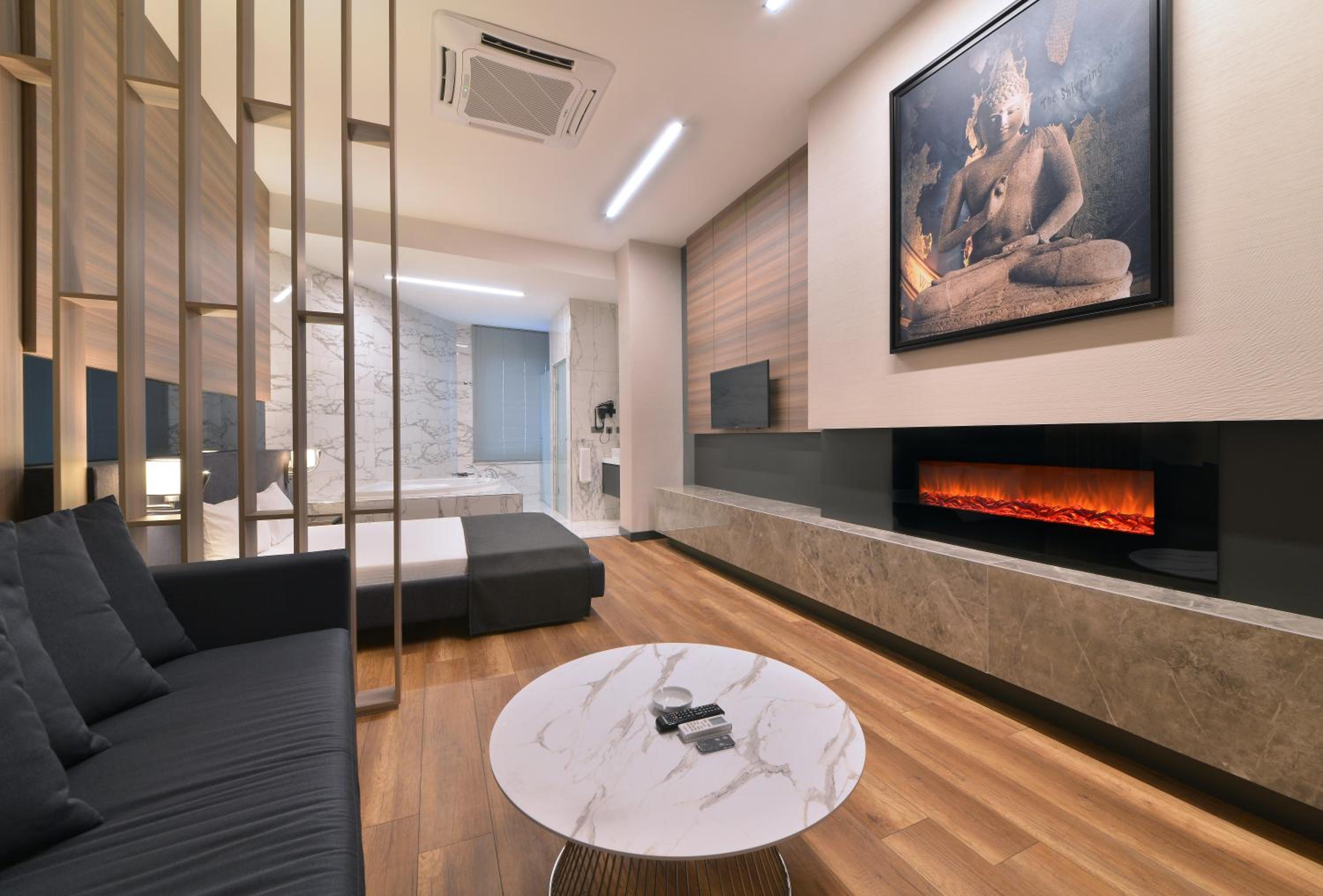 Deluxe Suite With Spa Bath photo 3