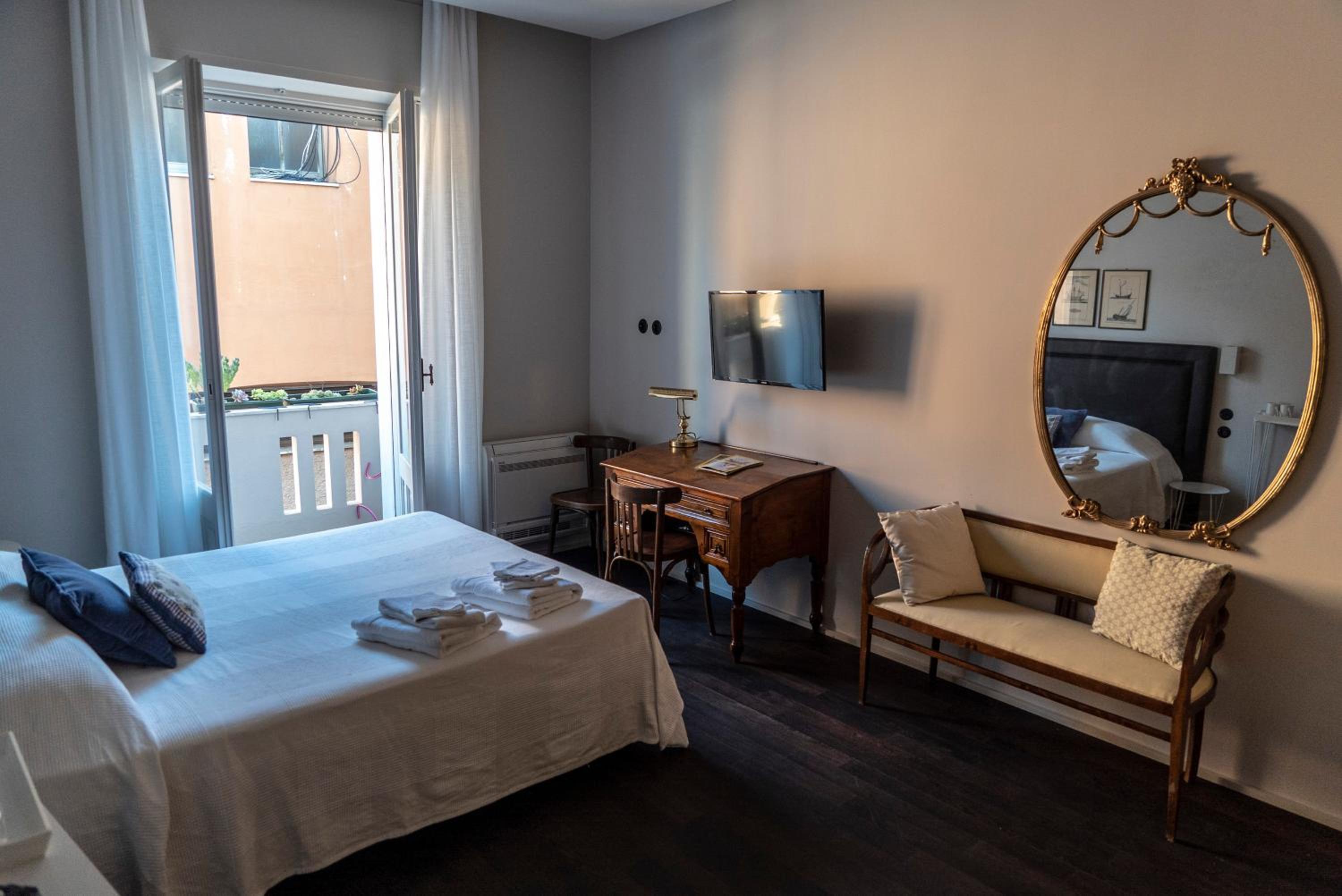 Double Room - Photo 14