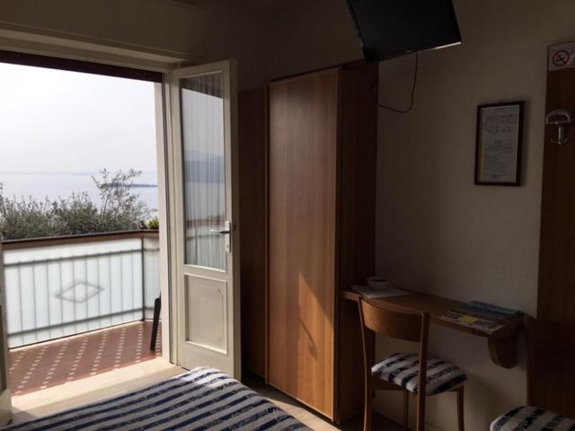 Double Room with Lake View - Photo 1