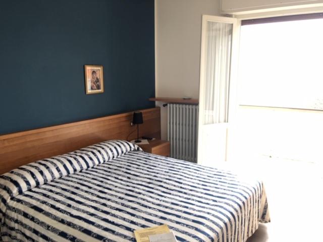 Double Room with Lake View - Photo 4