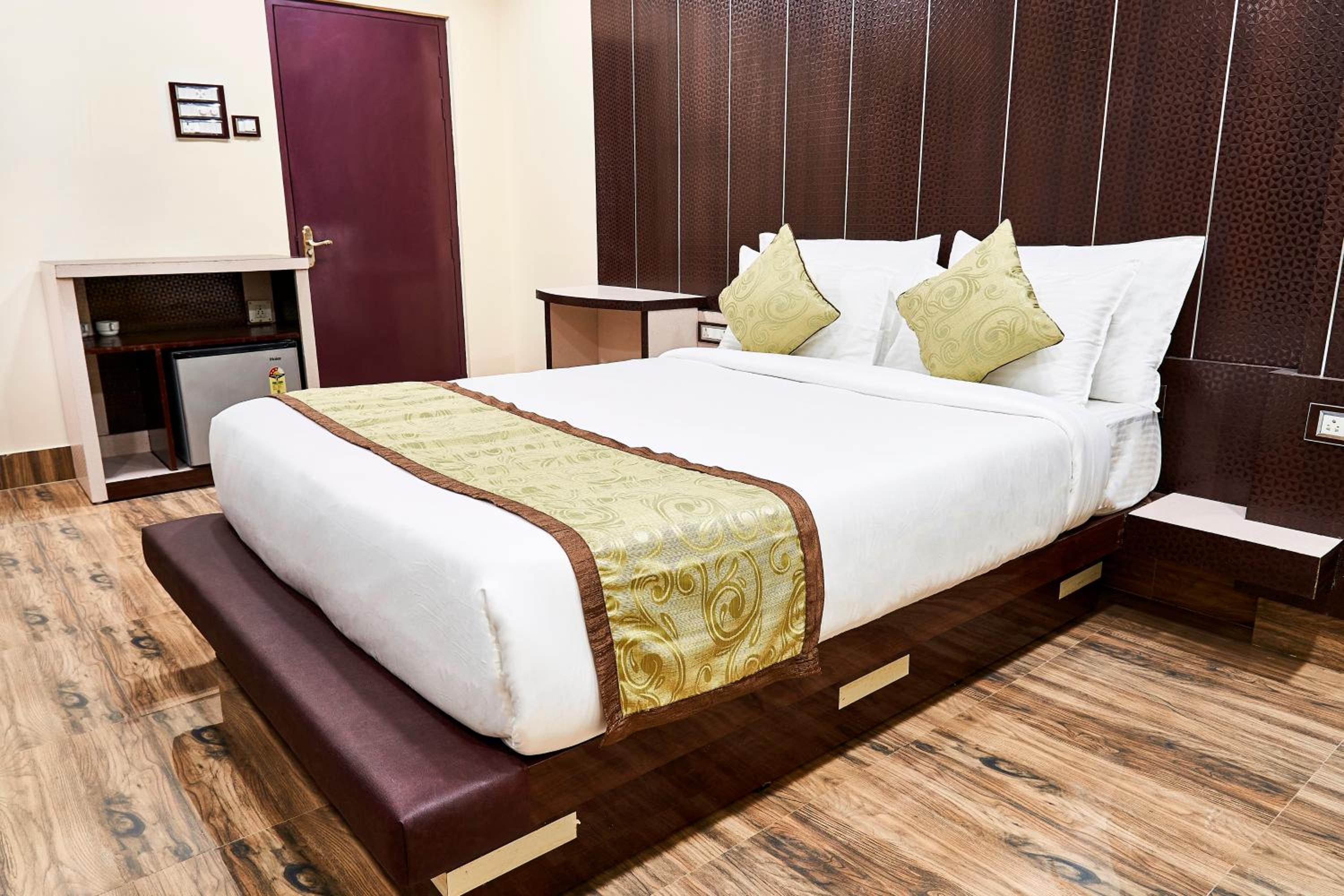 Deluxe King Room photo 1
