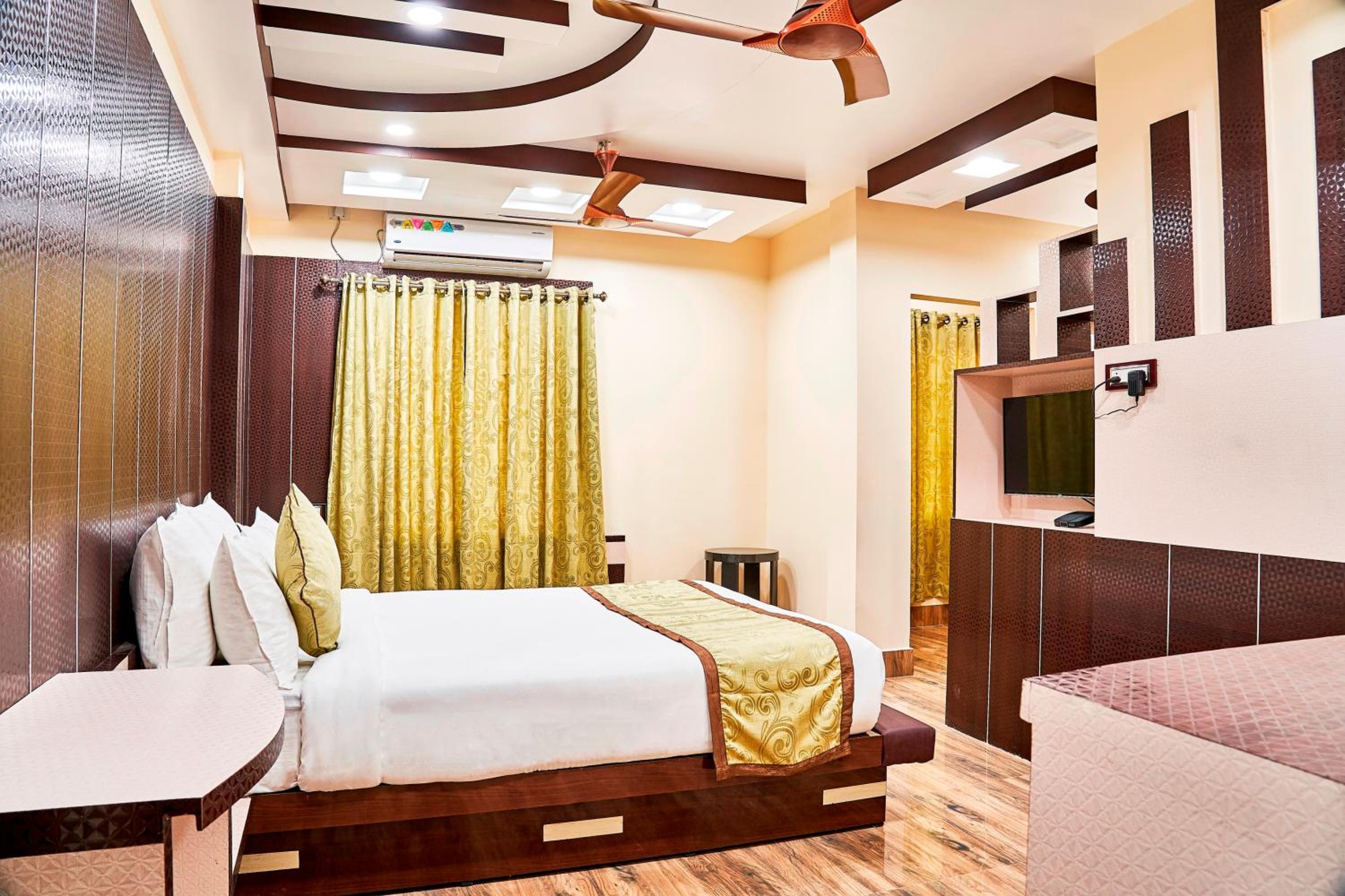 Deluxe King Room photo 3
