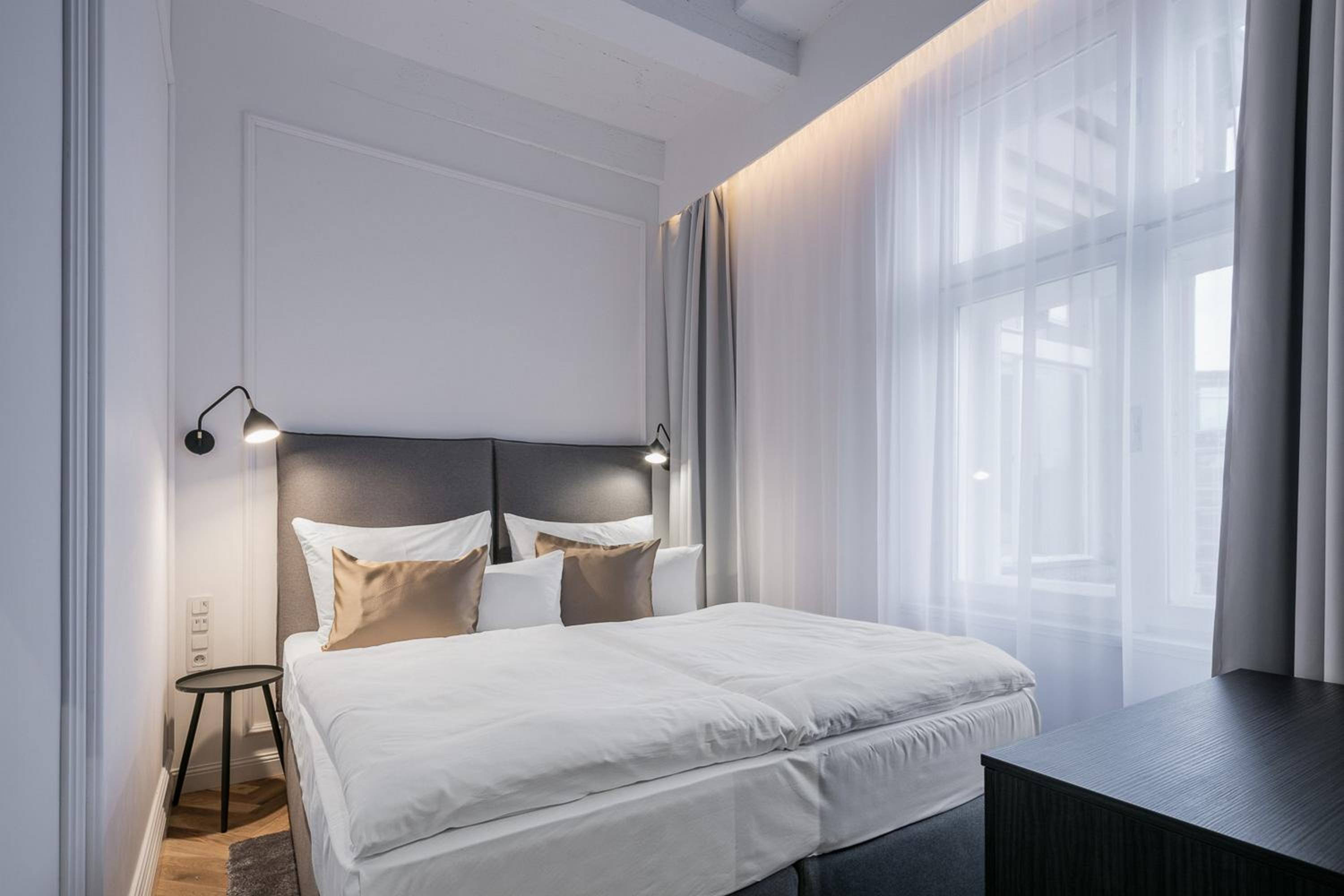 Superior Suite - Photo 7