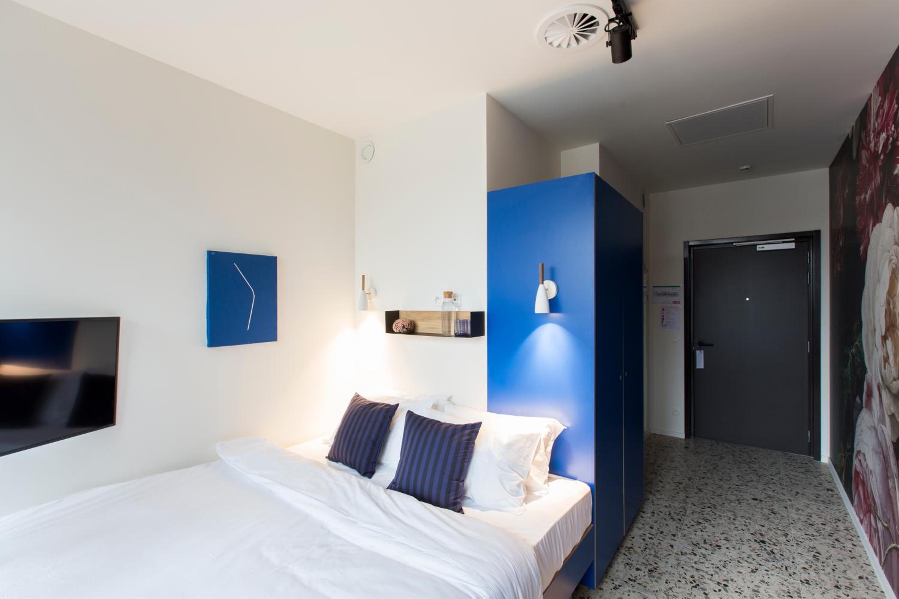 Standard Double Room - Photo 8
