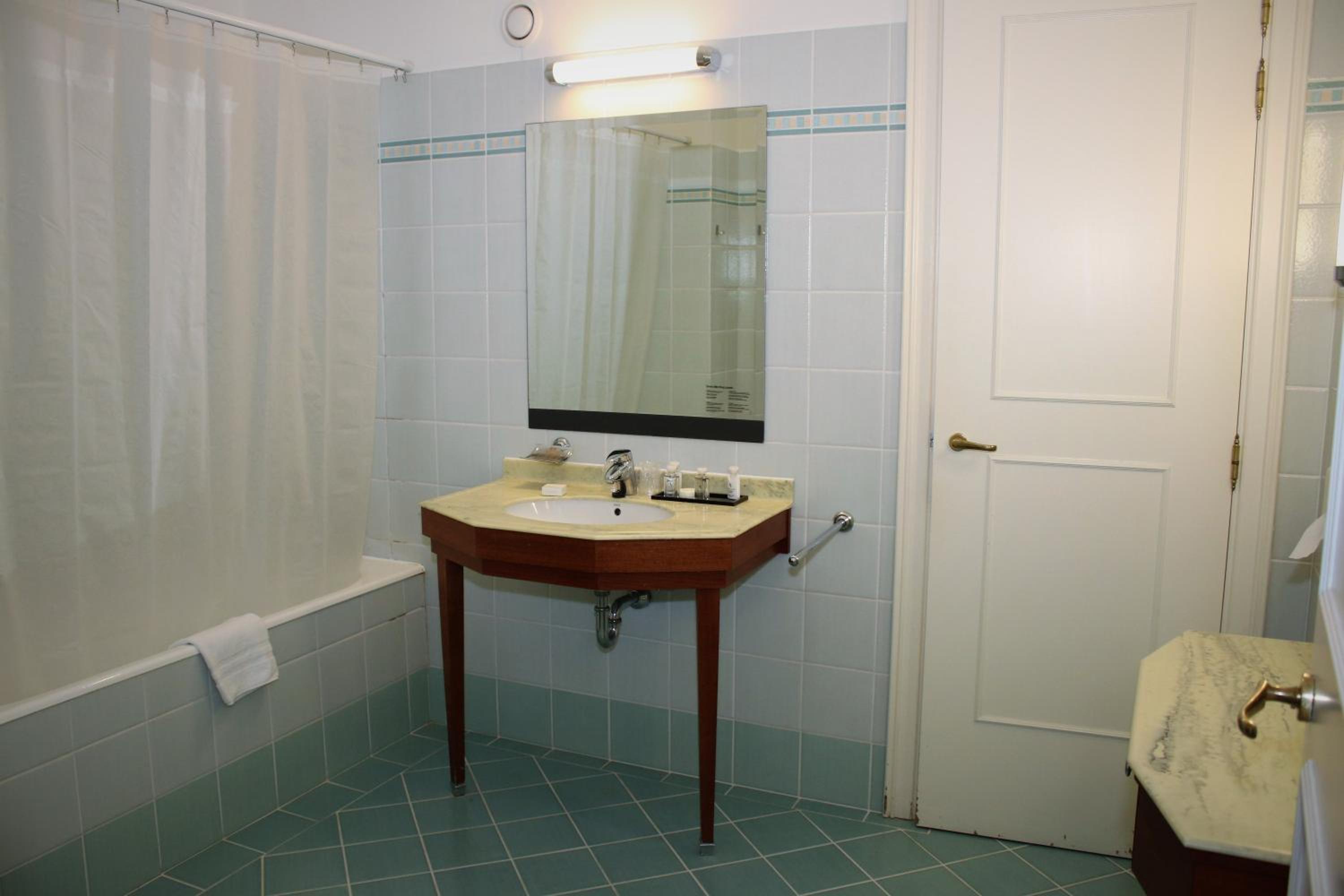 Classic Twin Room - Photo 3