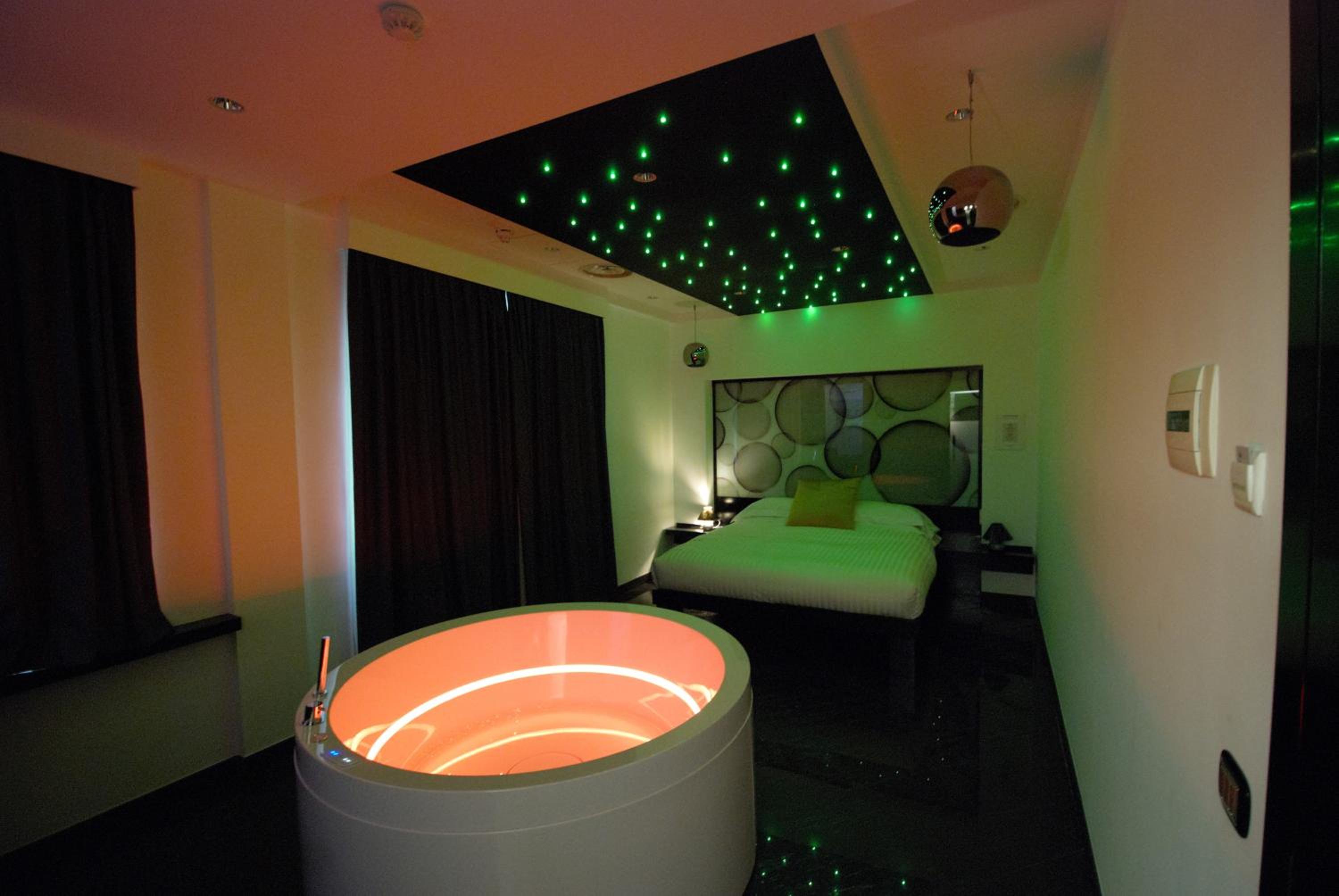 Suite with Hot Tub