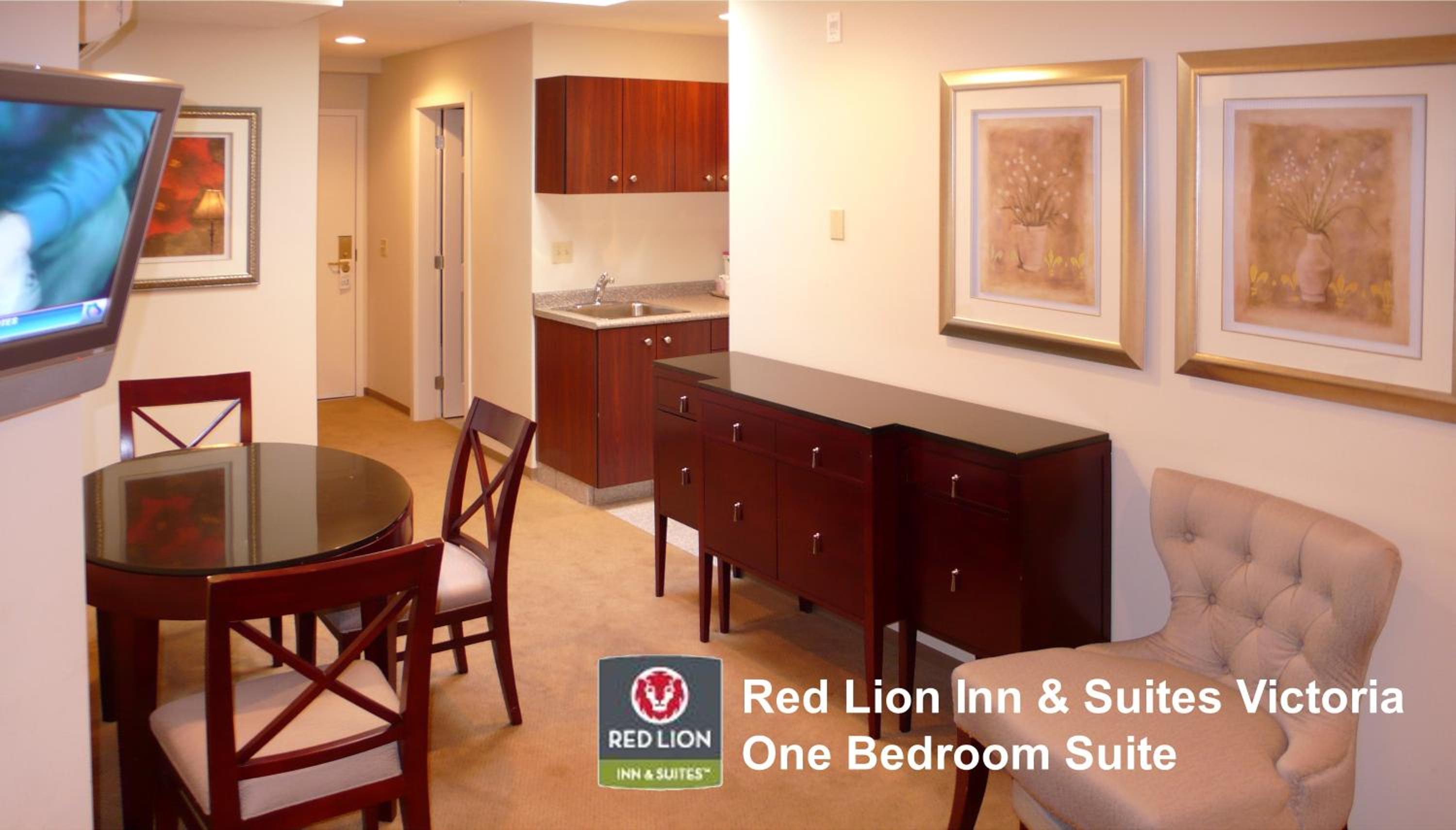 One-Bedroom Suite - Photo 2