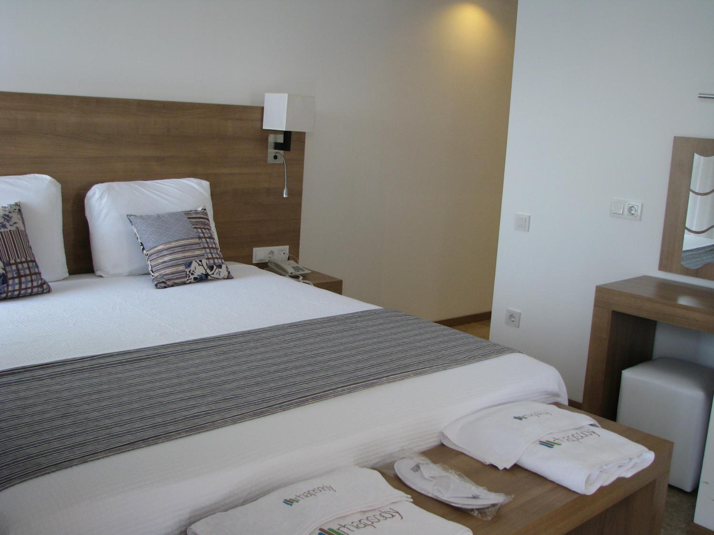 Deluxe Double Room with Partial Sea View
