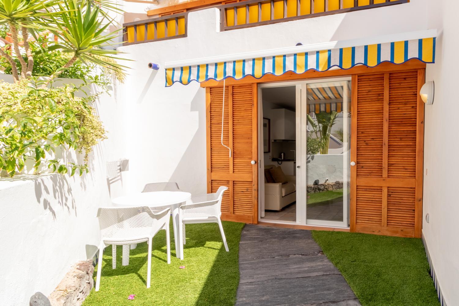 One-Bedroom Superior Apartment with Garden Access photo 2