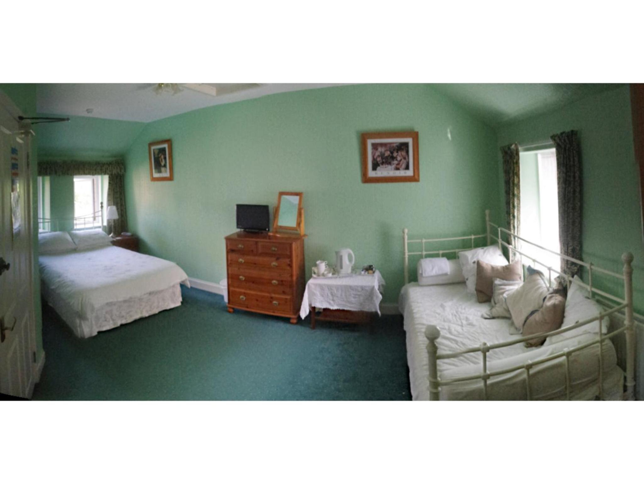 Family Room (2 Adults + 2 Children) photo 3